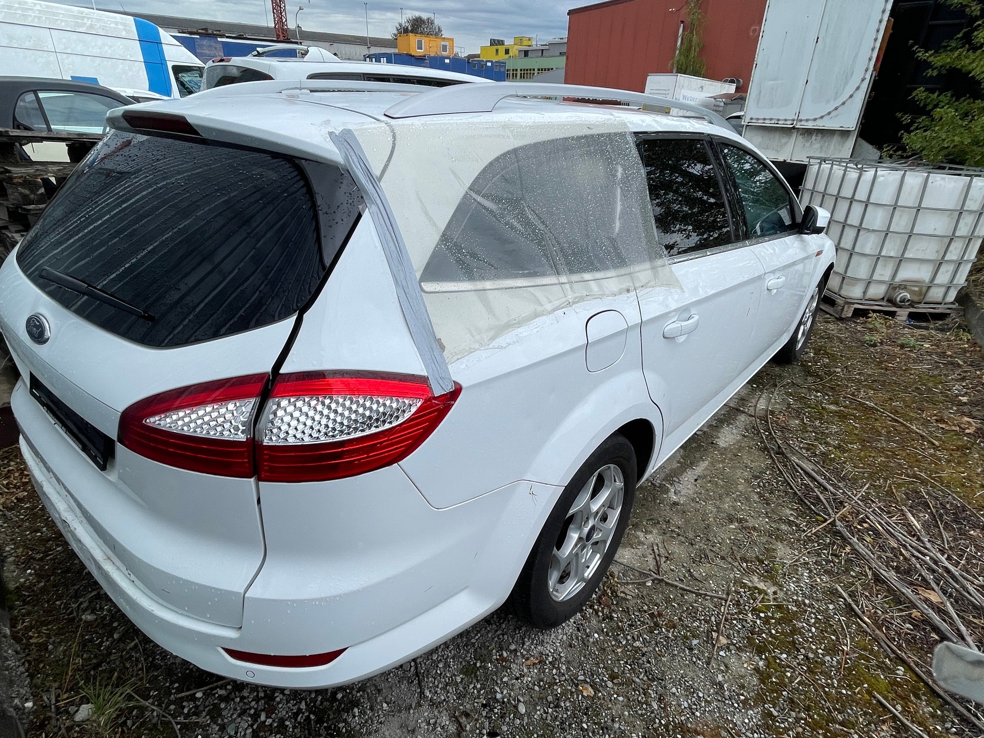FORD Mondeo 2.3i 16V Ghia Automatic-image-13