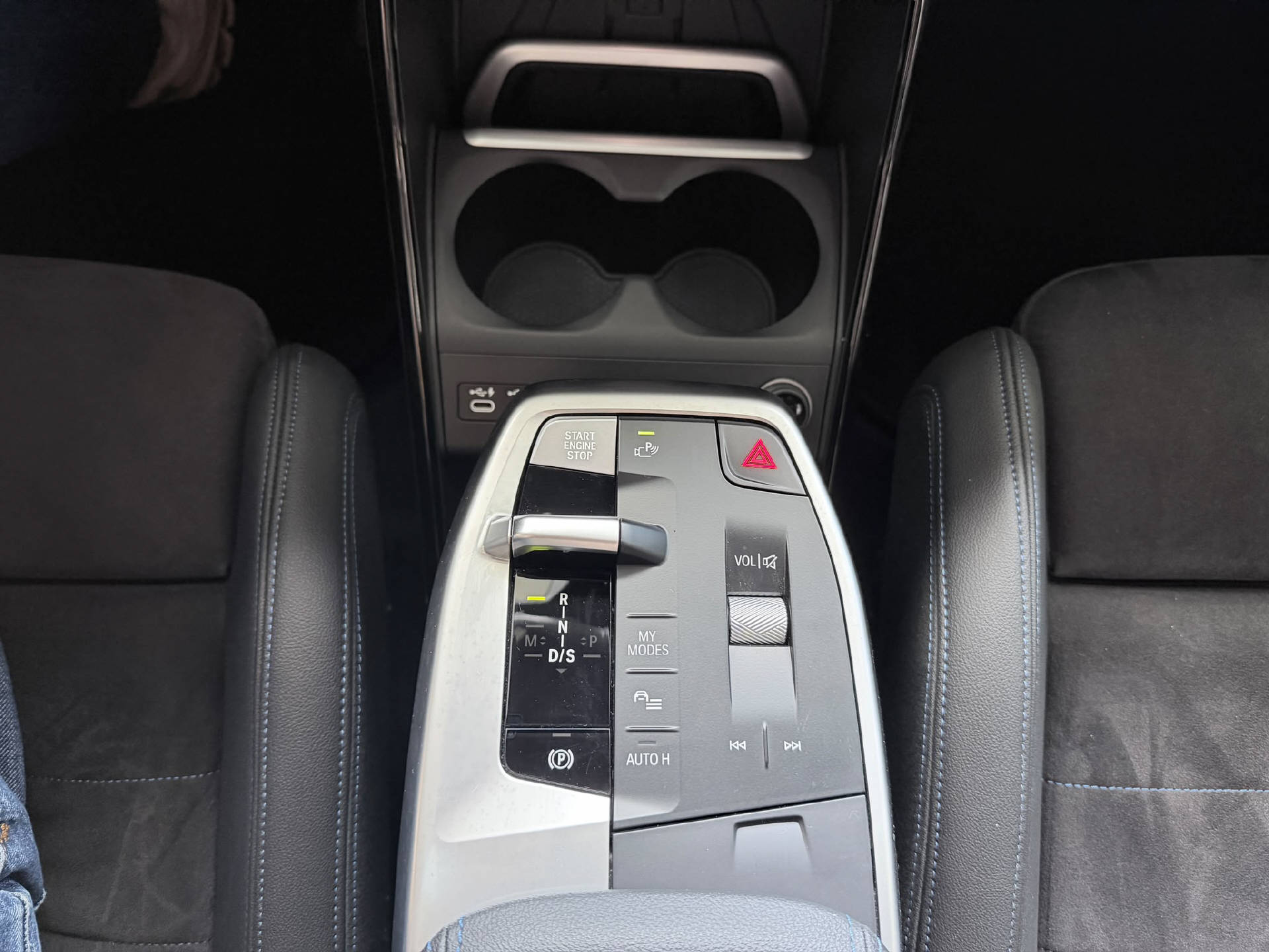BMW 225e xDrive paddles Active Tourer-image-8
