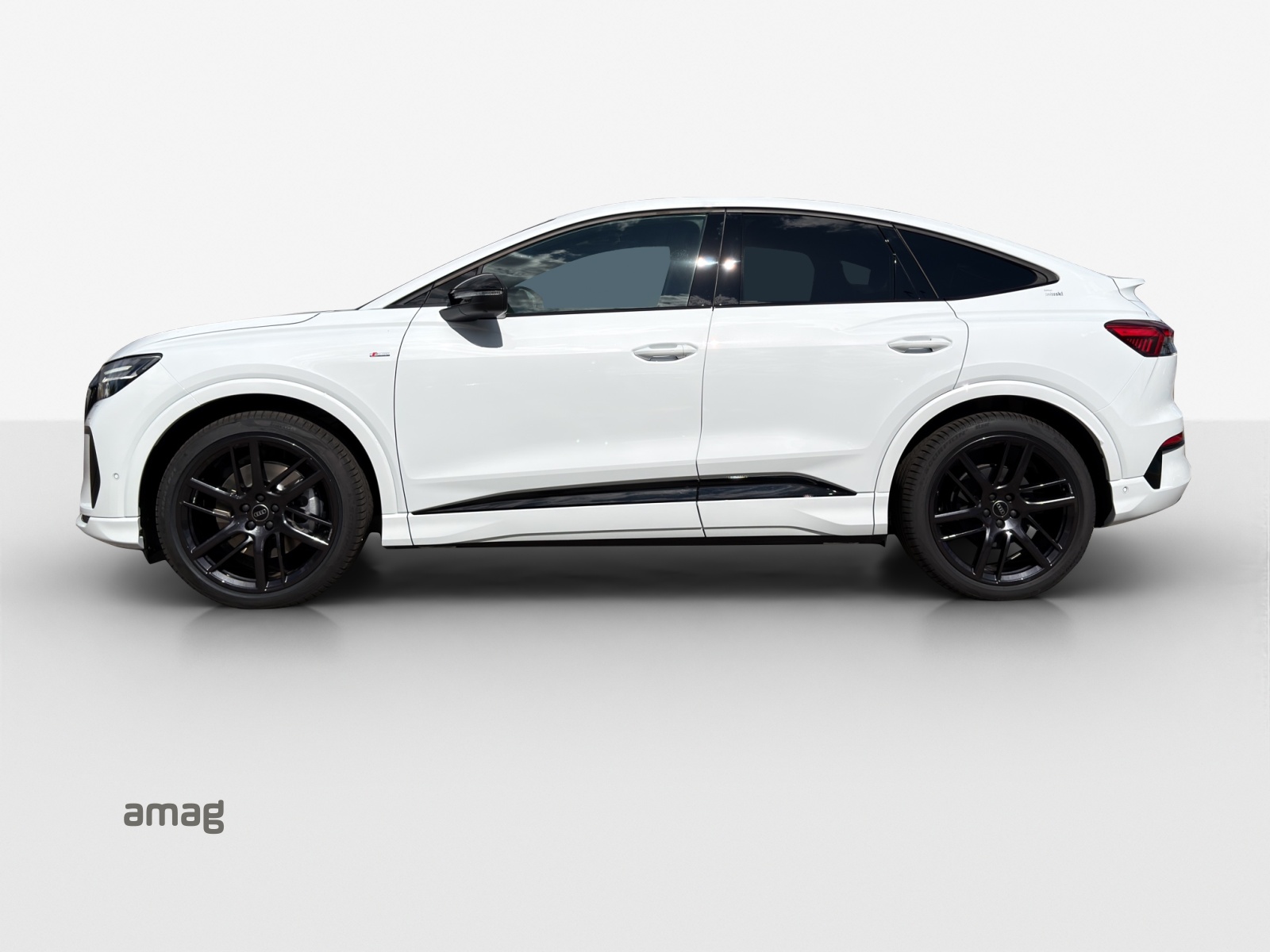 AUDI Q4 Sportback e-tron quattro performance Swiss Ski-showroom-element-1