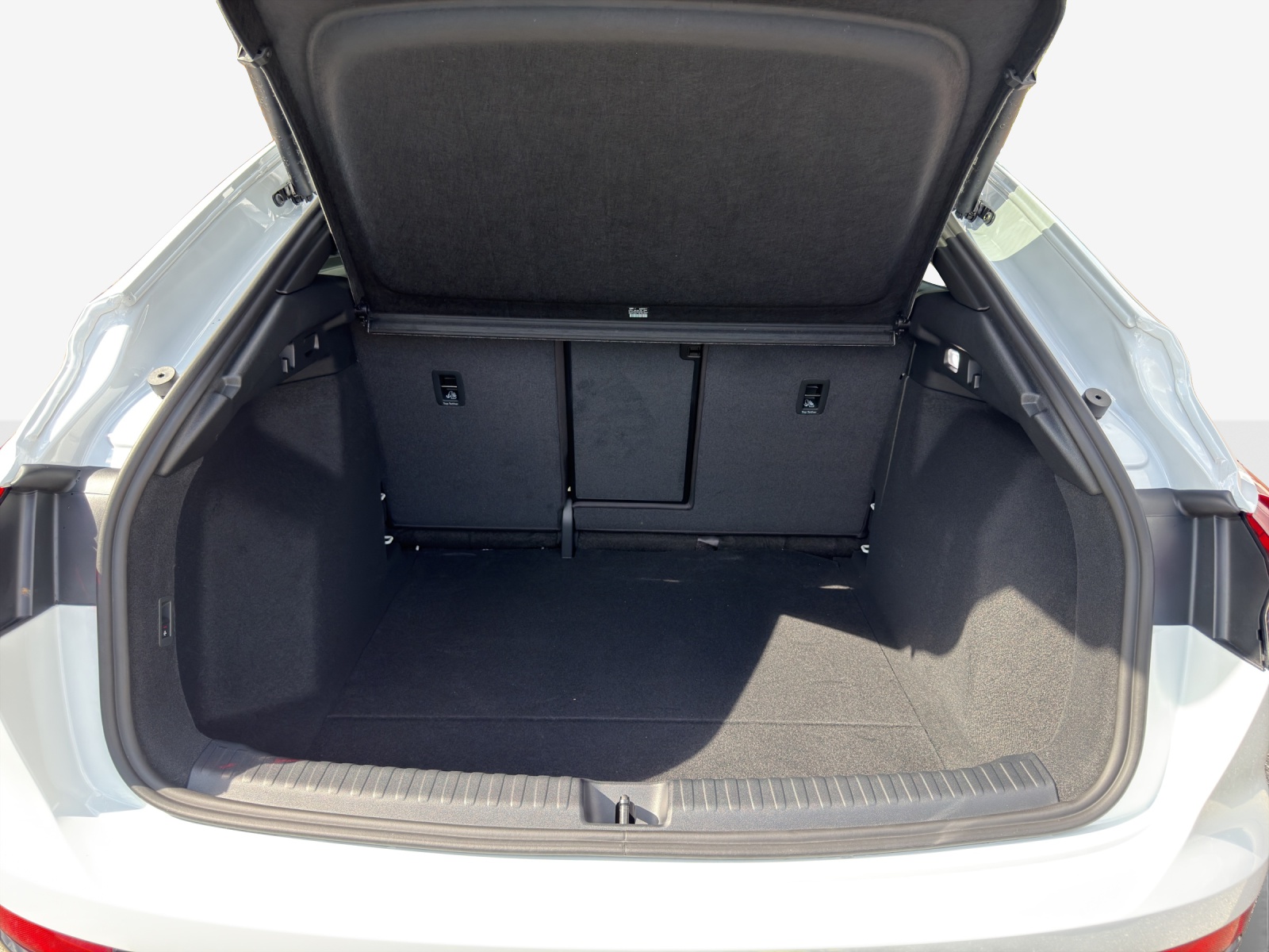 AUDI Q4 Sportback e-tron quattro performance Swiss Ski-image-12