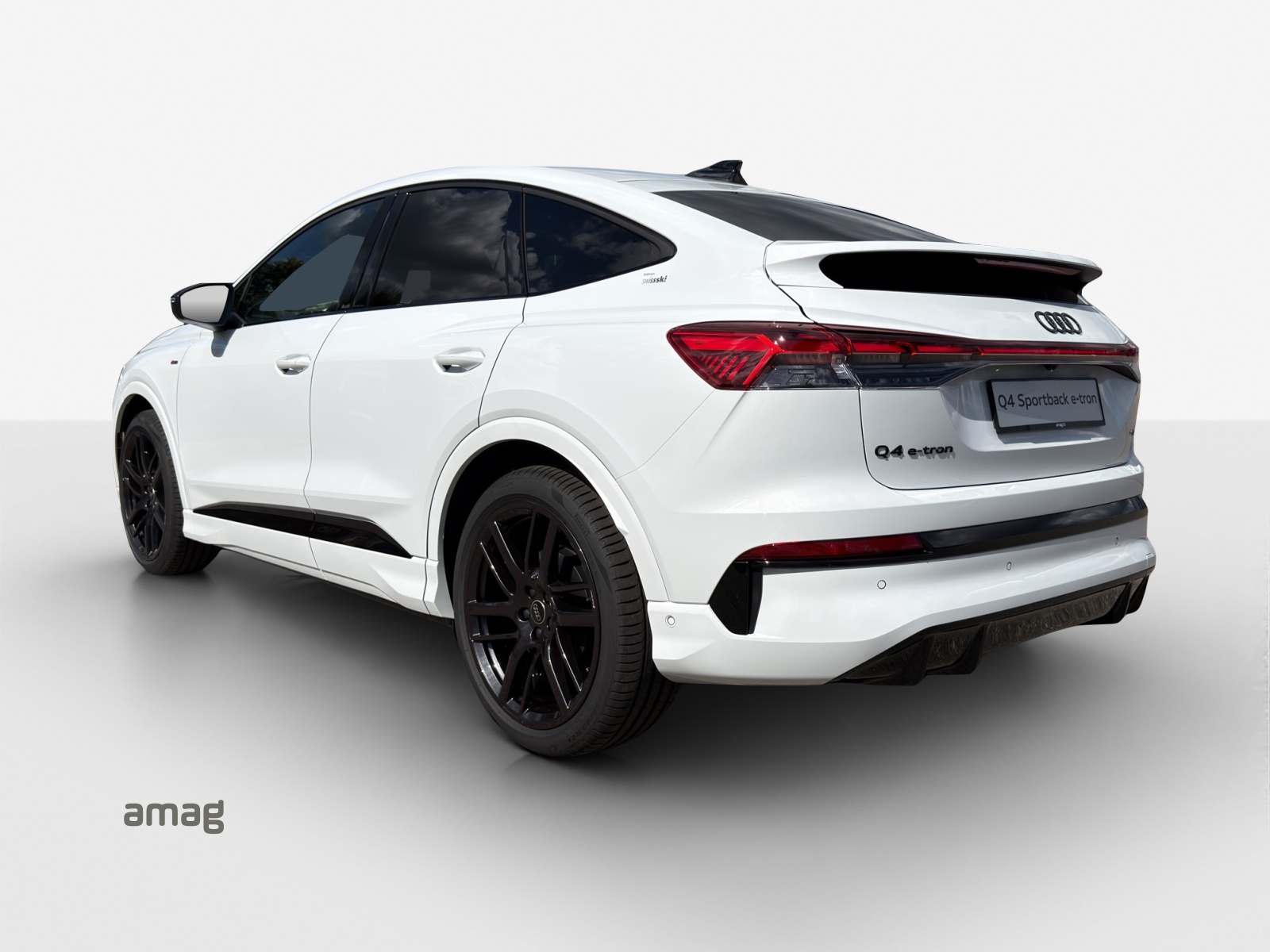 AUDI Q4 Sportback e-tron quattro performance Swiss Ski-showroom-element-2