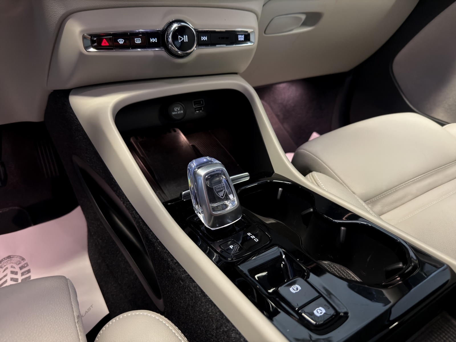 VOLVO XC40 T5 TwE Inscription DCT-image-10