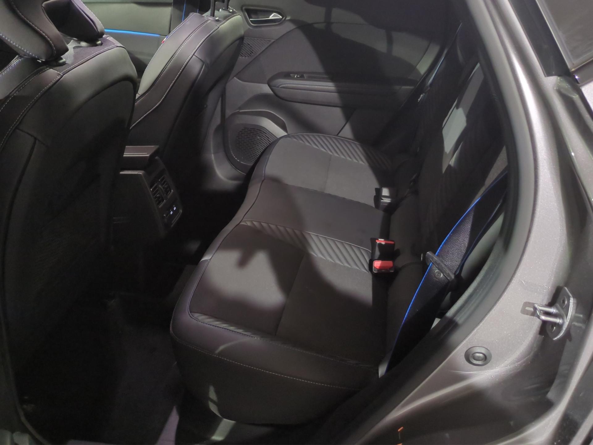 RENAULT Captur 1.3 TCe Esprit Alpine EDC-image-14