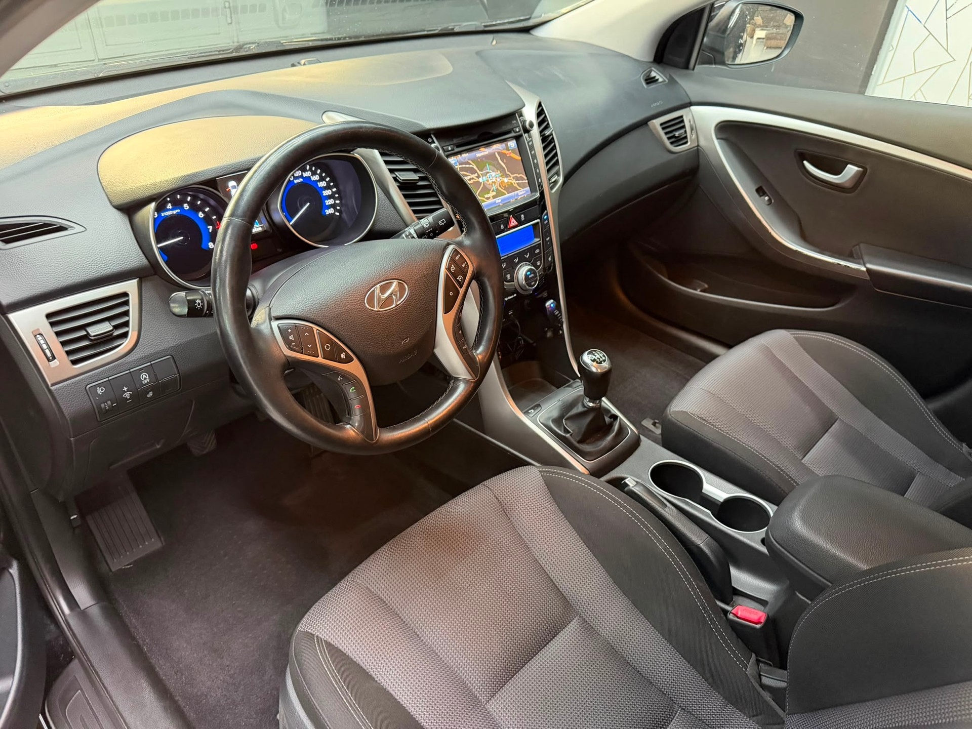 HYUNDAI i30 Wagon 1.6 GDI Plena-image-8