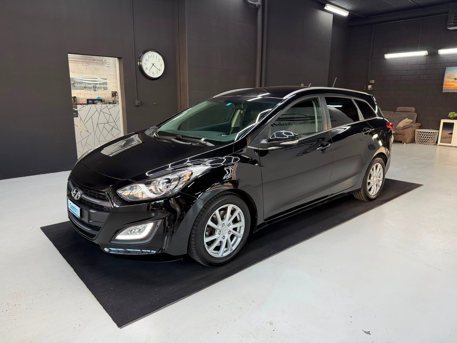 HYUNDAI i30 Wagon 1.6 GDI Plena-showroom-element-1