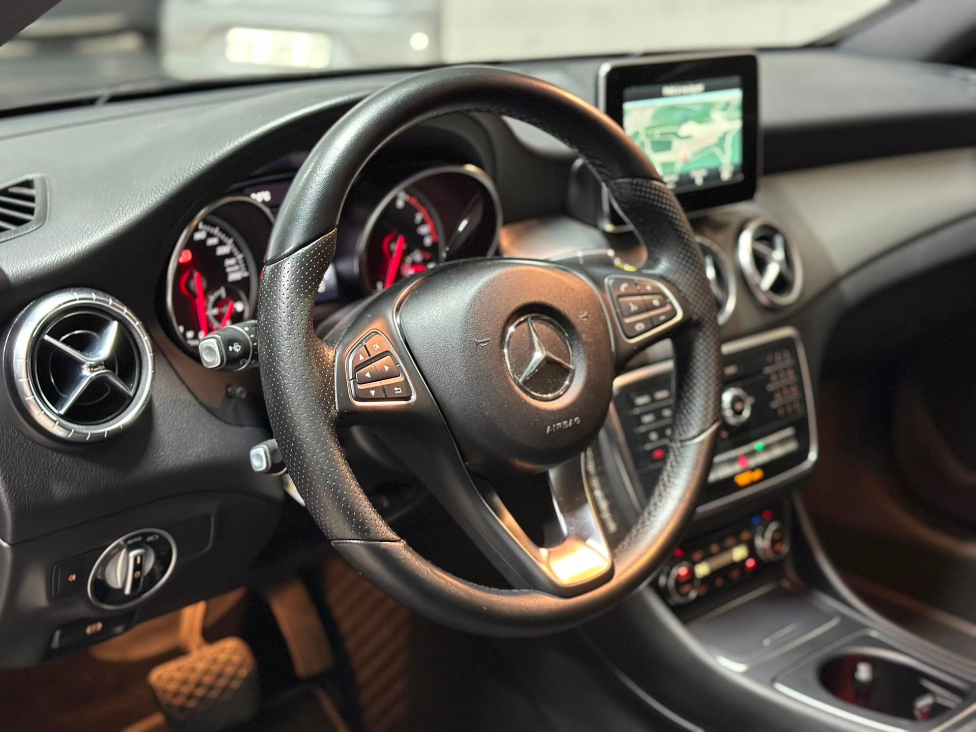 MERCEDES-BENZ CLA Shooting Brake 200 Night Star 7G-DCT-image-8