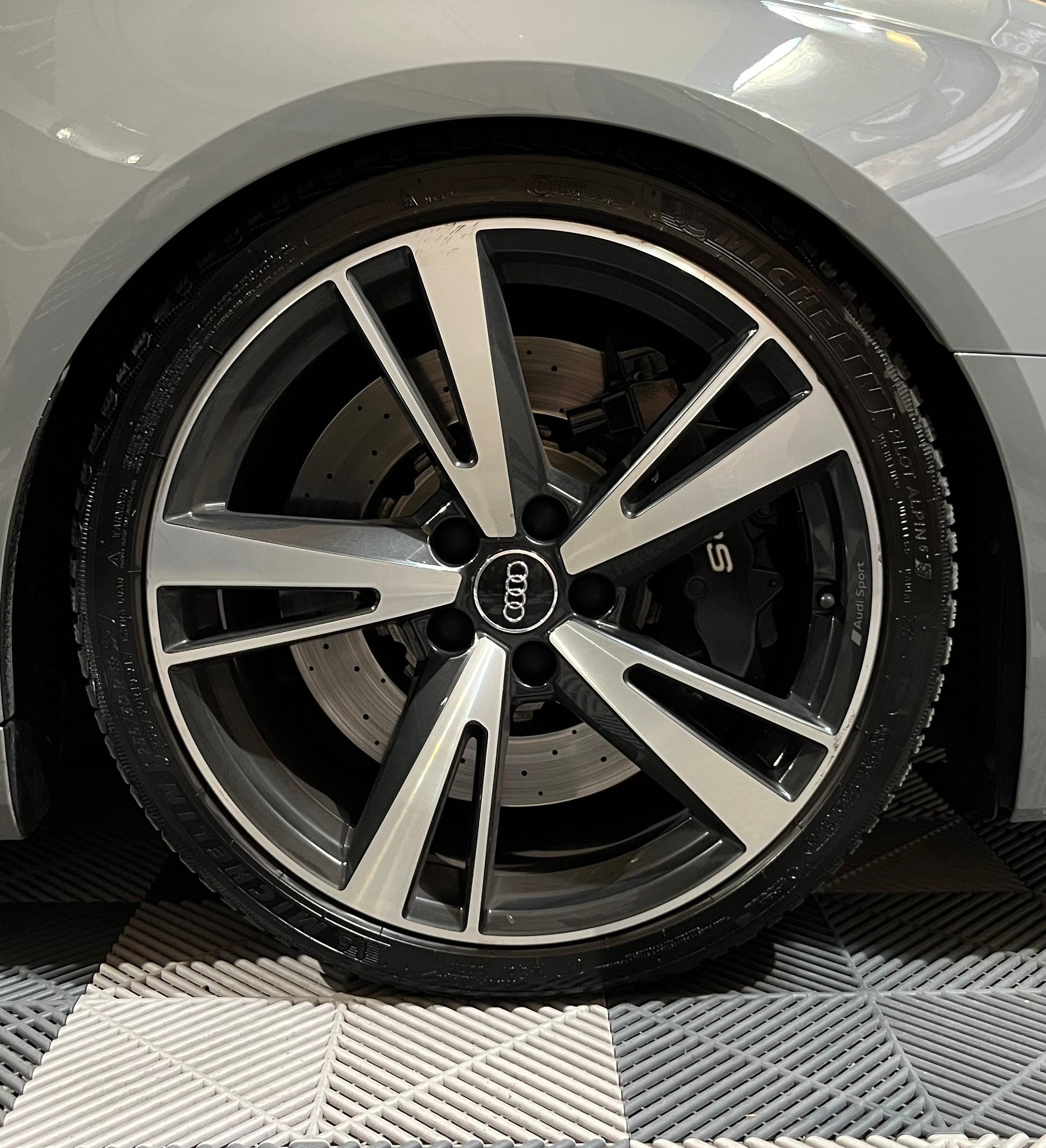 AUDI RS3 Sportback 2.5 TSI quattro S-tronic-image-21