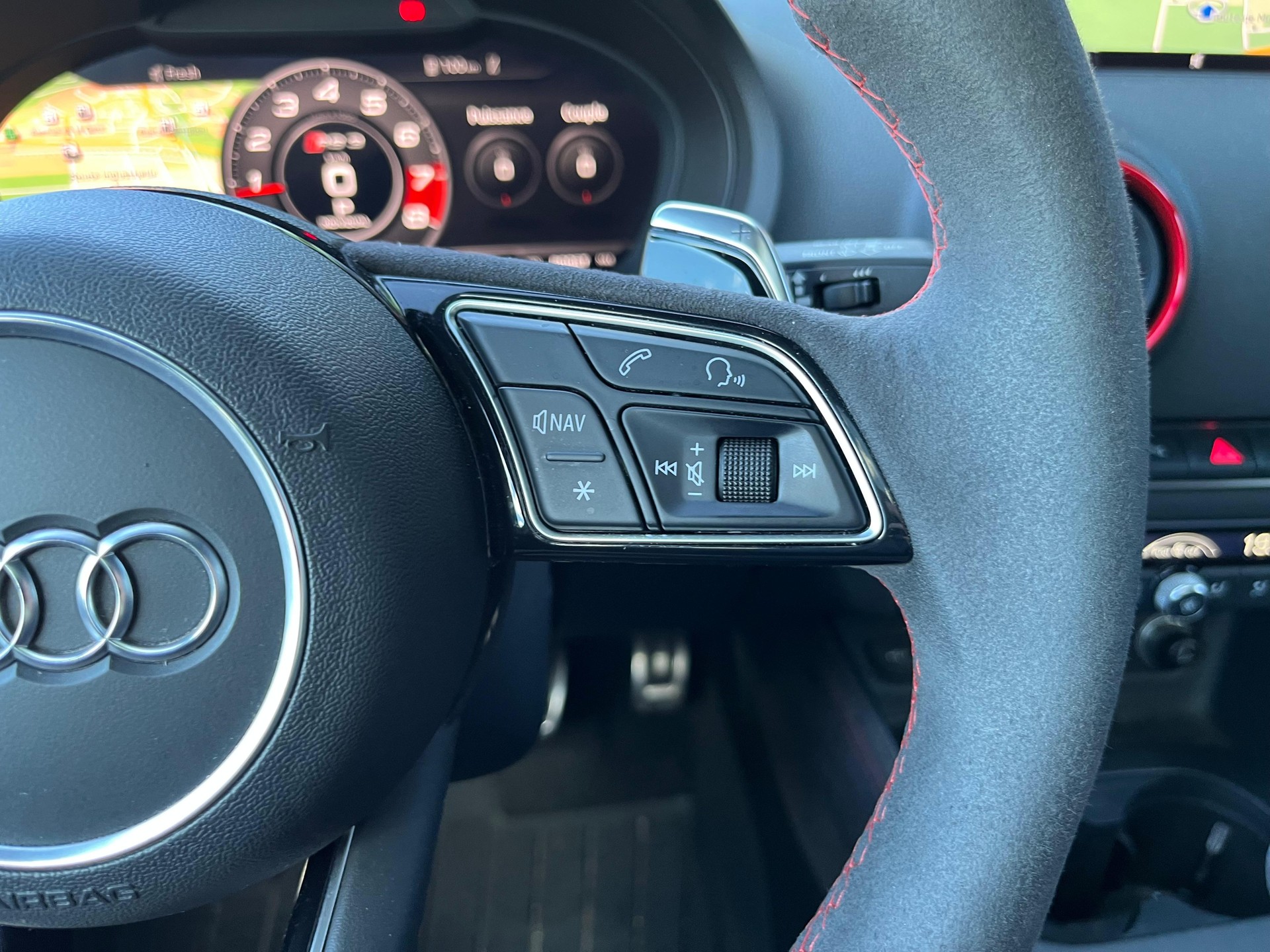 AUDI RS3 Sportback 2.5 TSI quattro S-tronic-image-18
