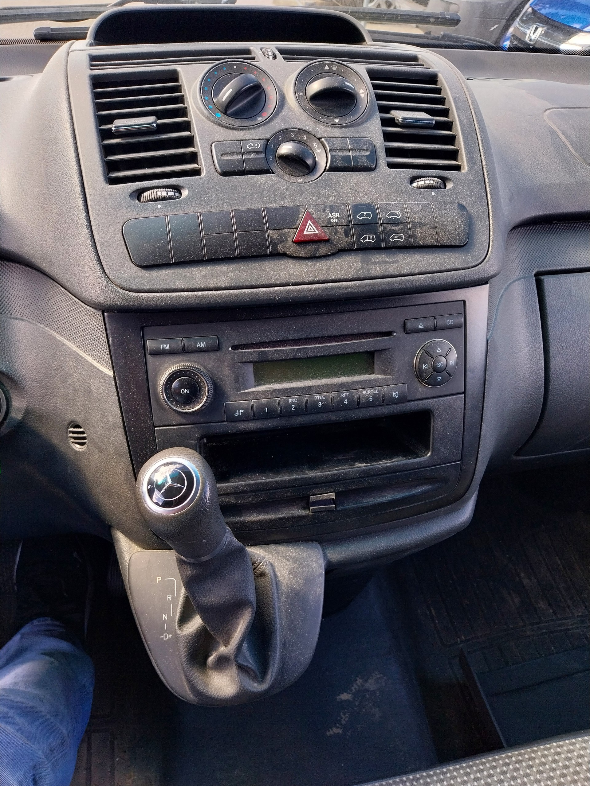 MERCEDES-BENZ Vito 113 CDI Blue Efficiency L 4Matic A-image-9