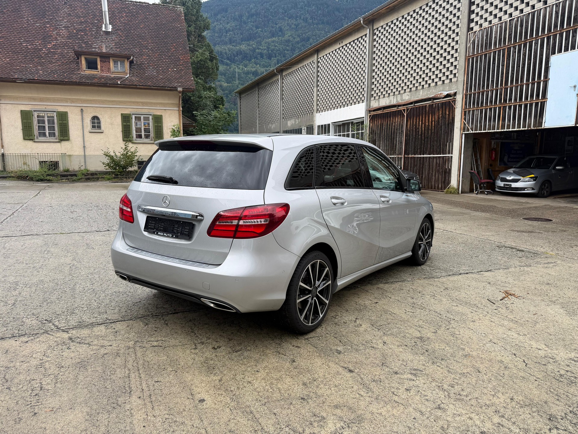 MERCEDES-BENZ B 220 CDI Swiss Star Edition Urban 4Matic 7G-DCT-showroom-element-3