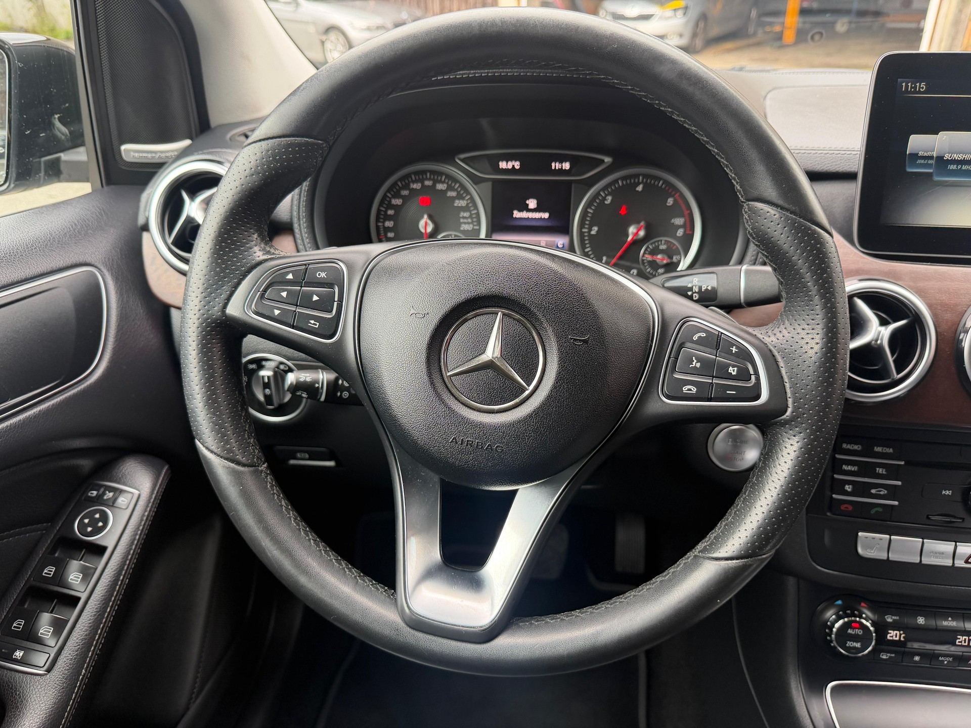 MERCEDES-BENZ B 220 CDI Swiss Star Edition Urban 4Matic 7G-DCT-image-12