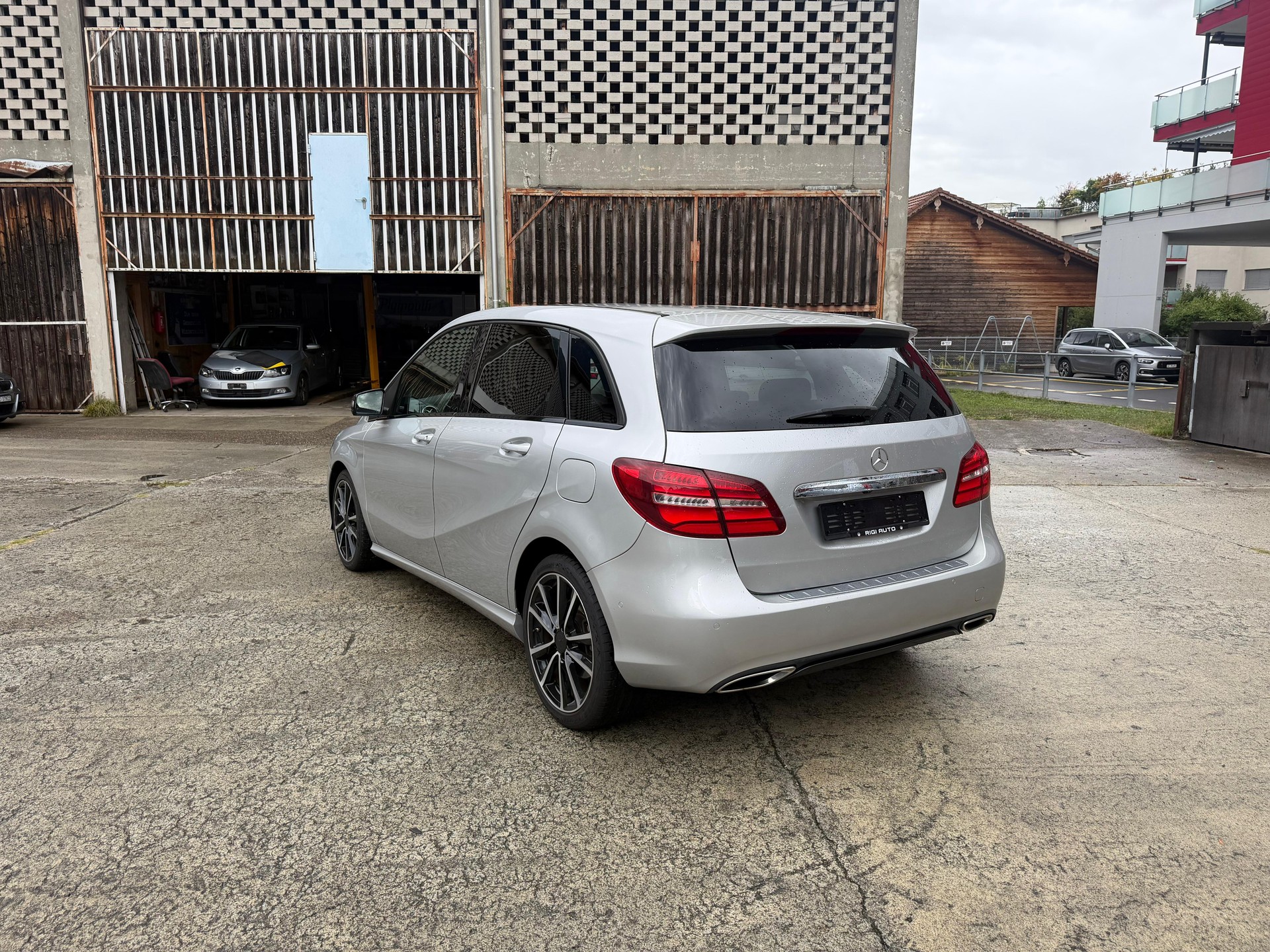 MERCEDES-BENZ B 220 CDI Swiss Star Edition Urban 4Matic 7G-DCT-showroom-element-2