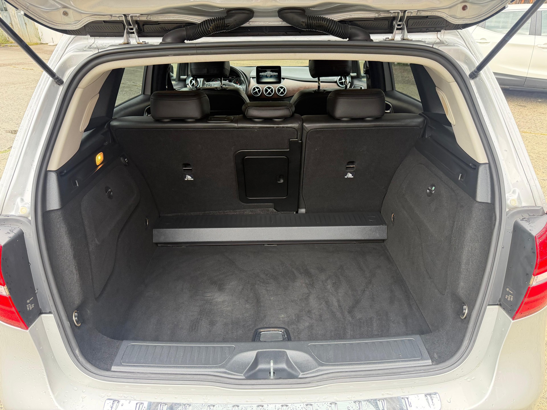 MERCEDES-BENZ B 220 CDI Swiss Star Edition Urban 4Matic 7G-DCT-image-4