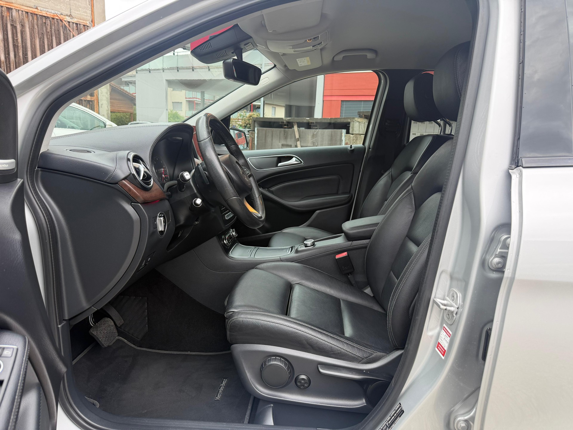 MERCEDES-BENZ B 220 CDI Swiss Star Edition Urban 4Matic 7G-DCT-image-6