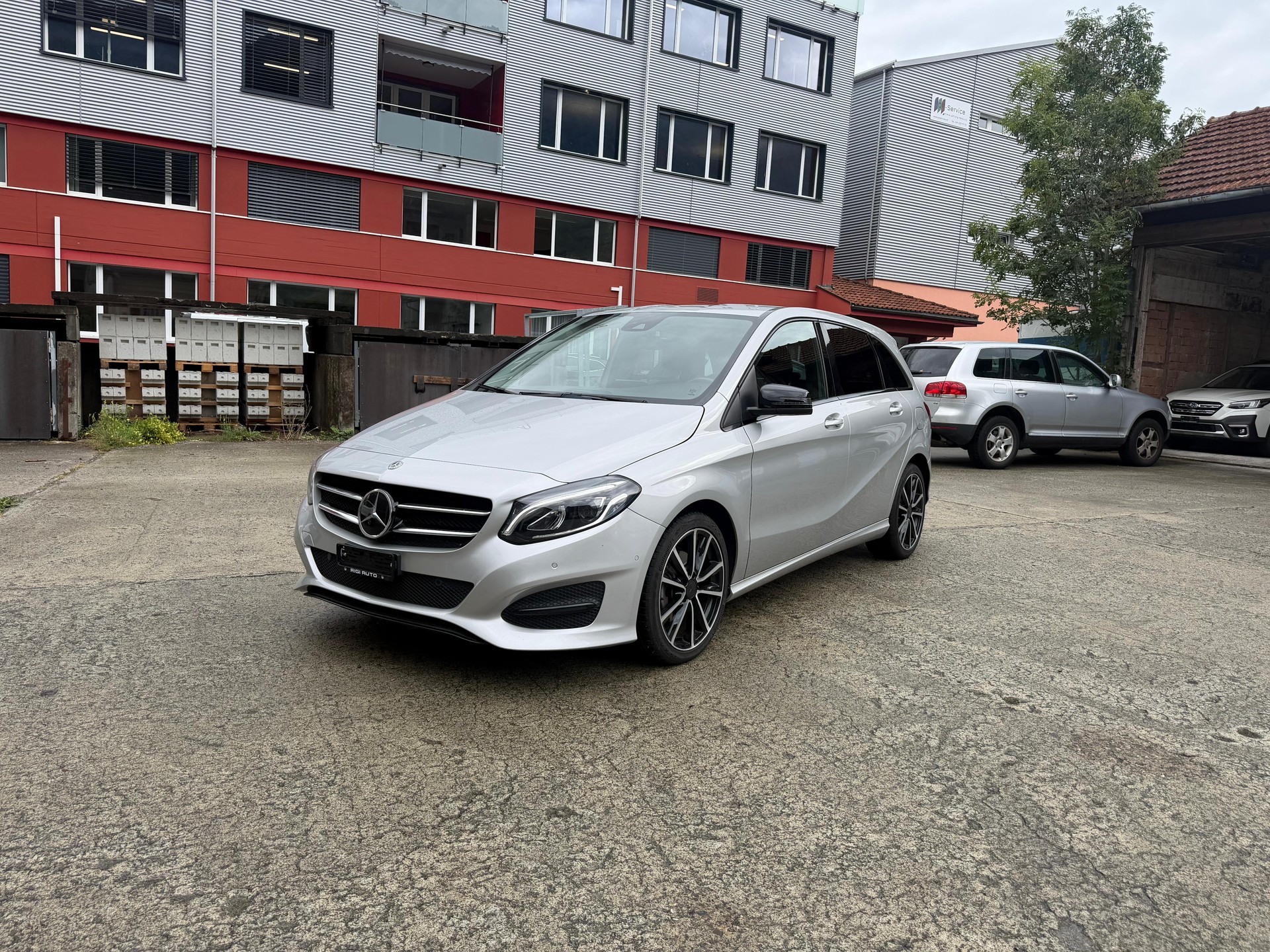 MERCEDES-BENZ B 220 CDI Swiss Star Edition Urban 4Matic 7G-DCT-showroom-element-1