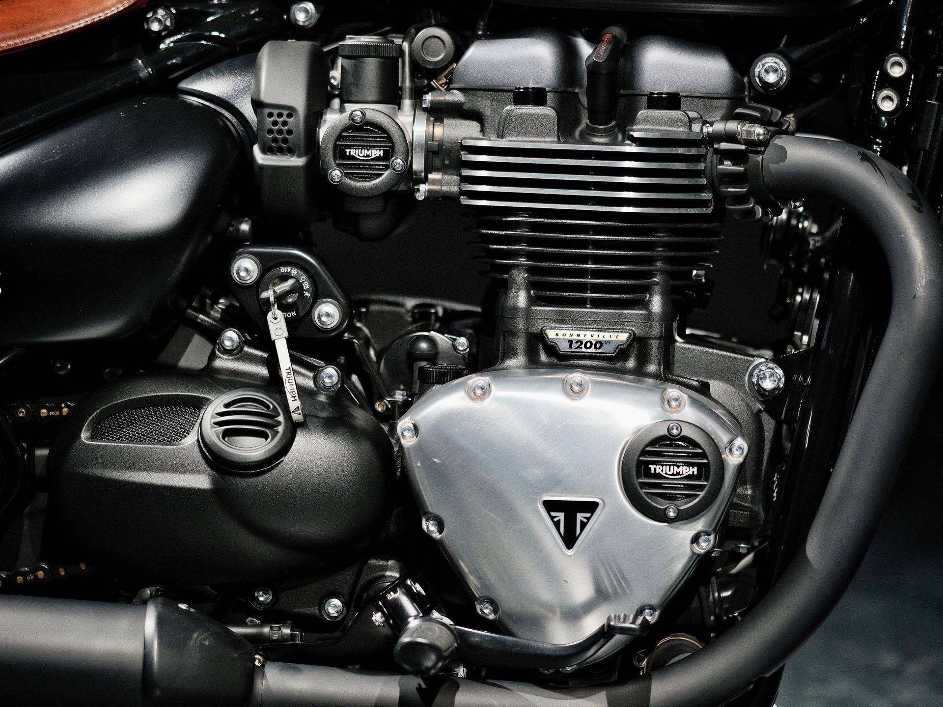 TRIUMPH Bonneville 1200 Bobber ABS-image-7