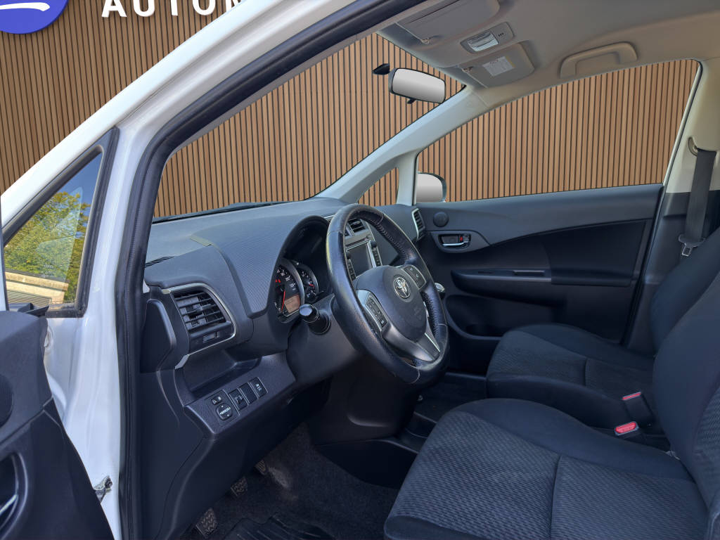 TOYOTA Verso-S 1.33 VVT-i Linea Luna-image-10
