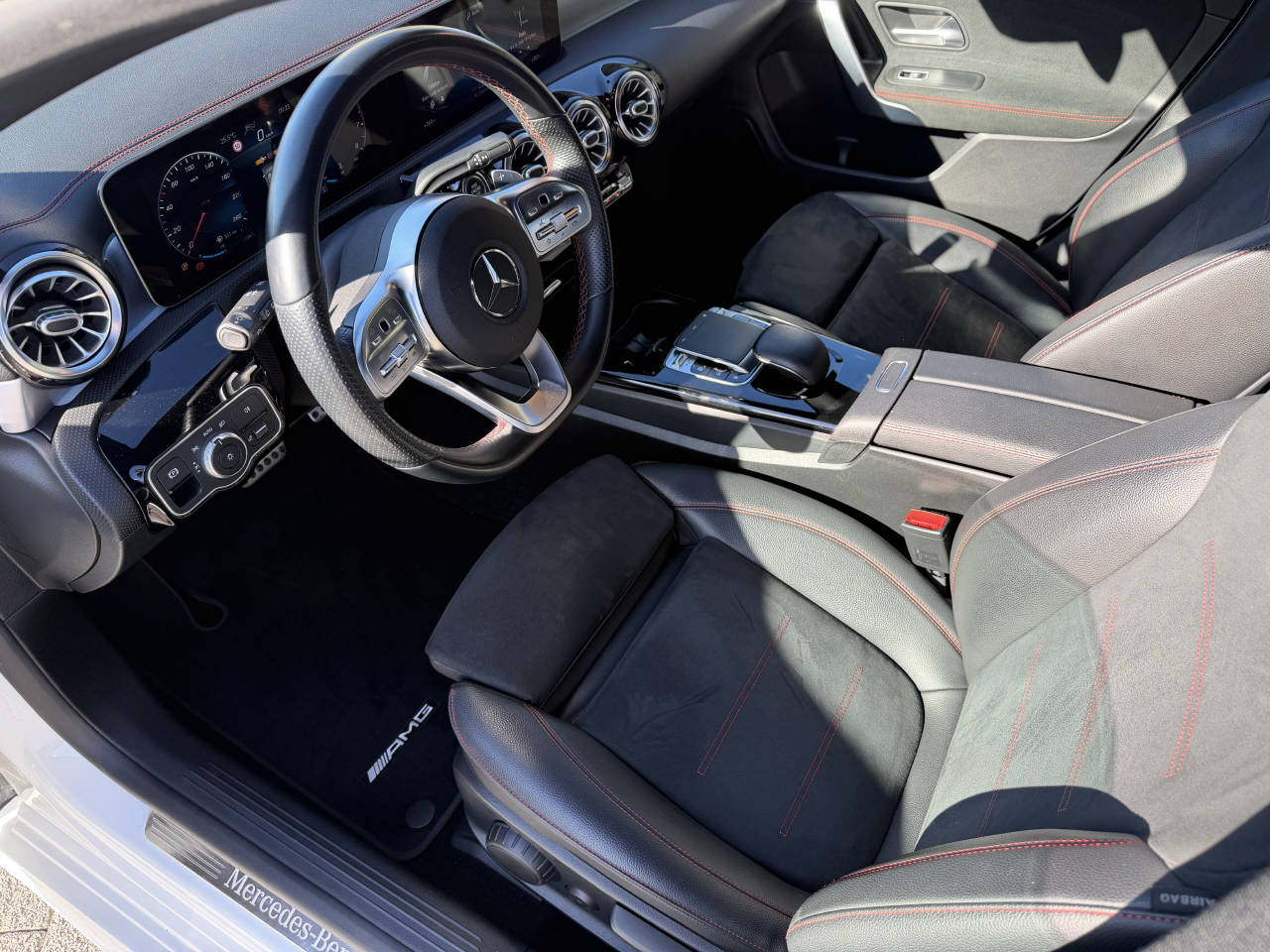 MERCEDES-BENZ CLA 200 AMG Line Shooting Brake-image-6