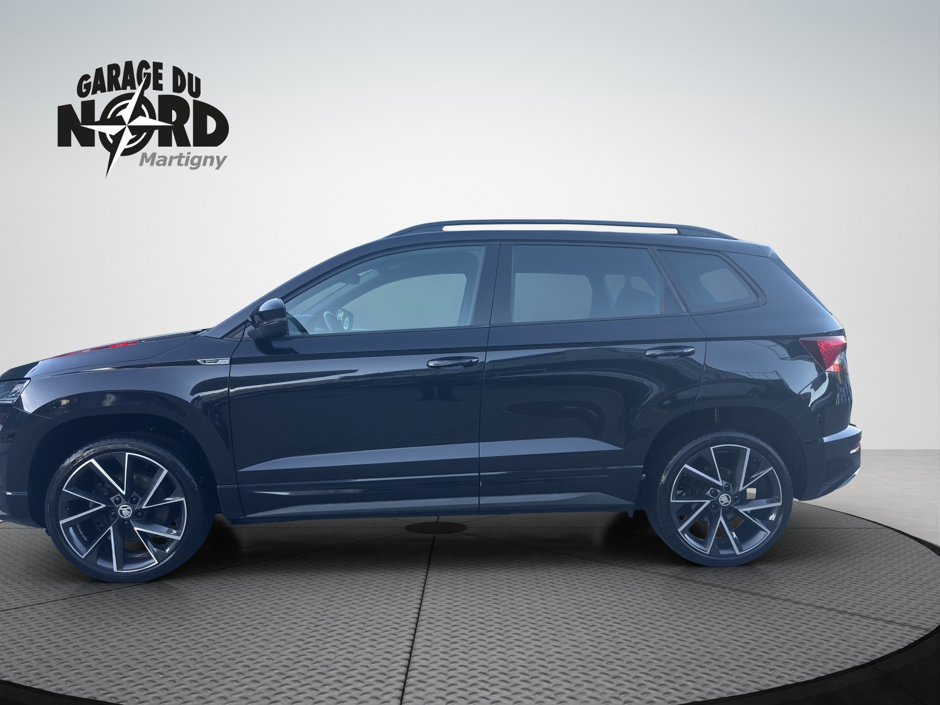 SKODA Karoq 1.5 TSI ACT SportLine DSG-showroom-element-2