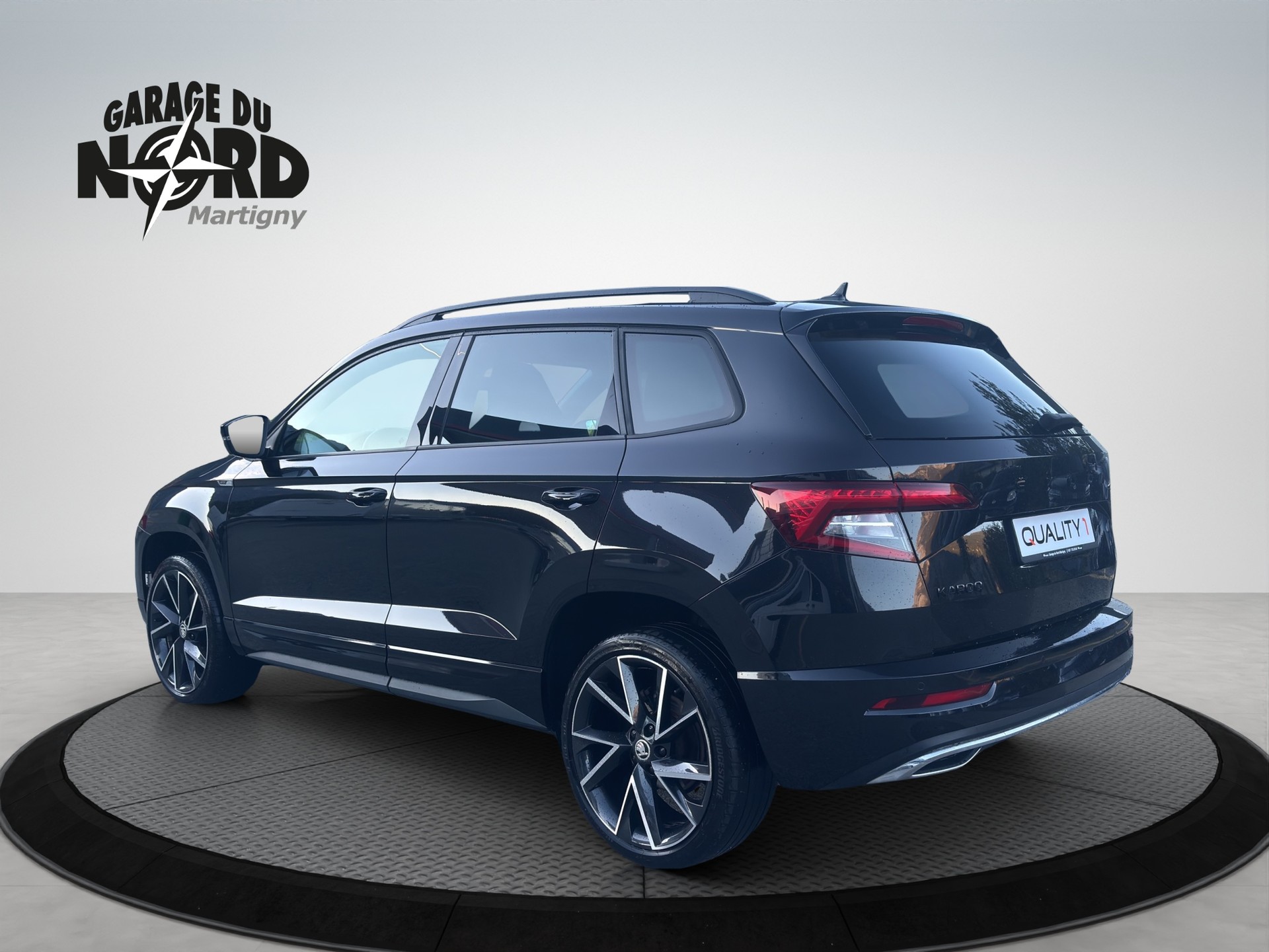 SKODA Karoq 1.5 TSI ACT SportLine DSG-showroom-element-3