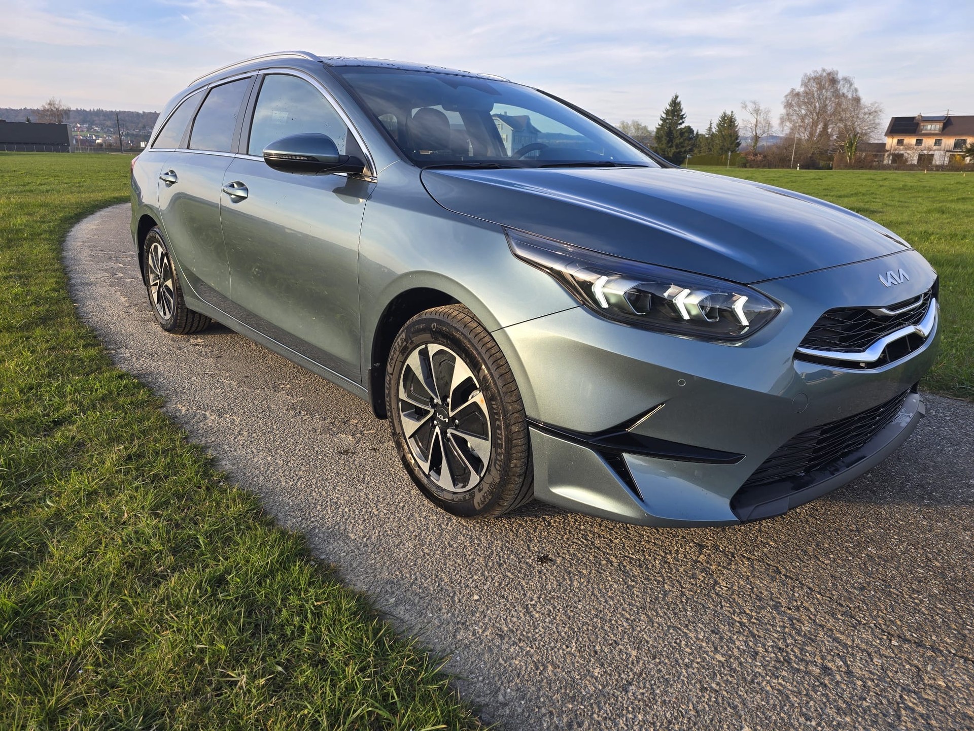 KIA Ceed 1.5 T-GDi MHEV Power DCT-showroom-element-3
