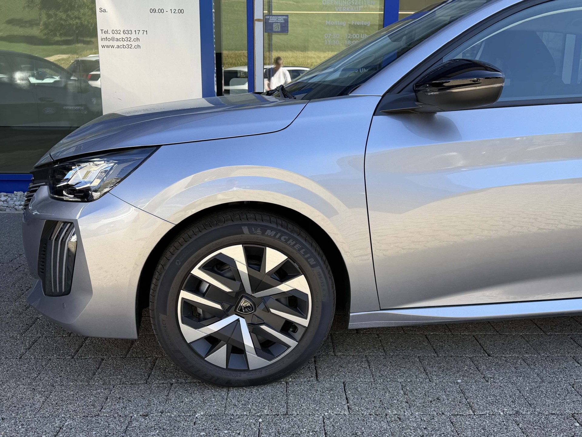PEUGEOT 208 1.2 Hybrid Business-showroom-element-3