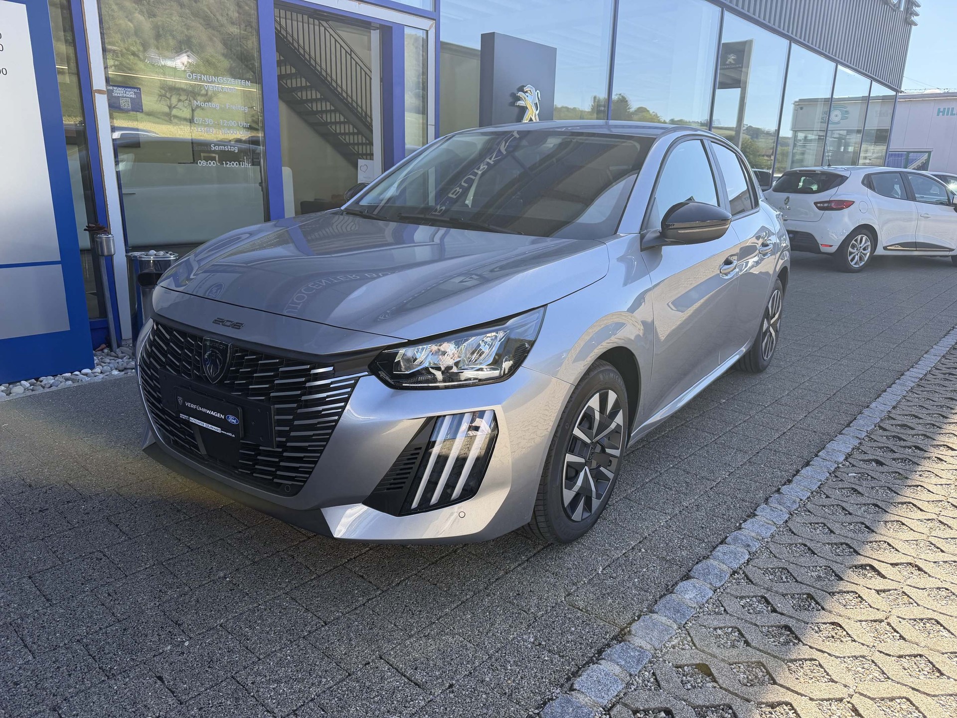 PEUGEOT 208 1.2 Hybrid Business-showroom-element-1