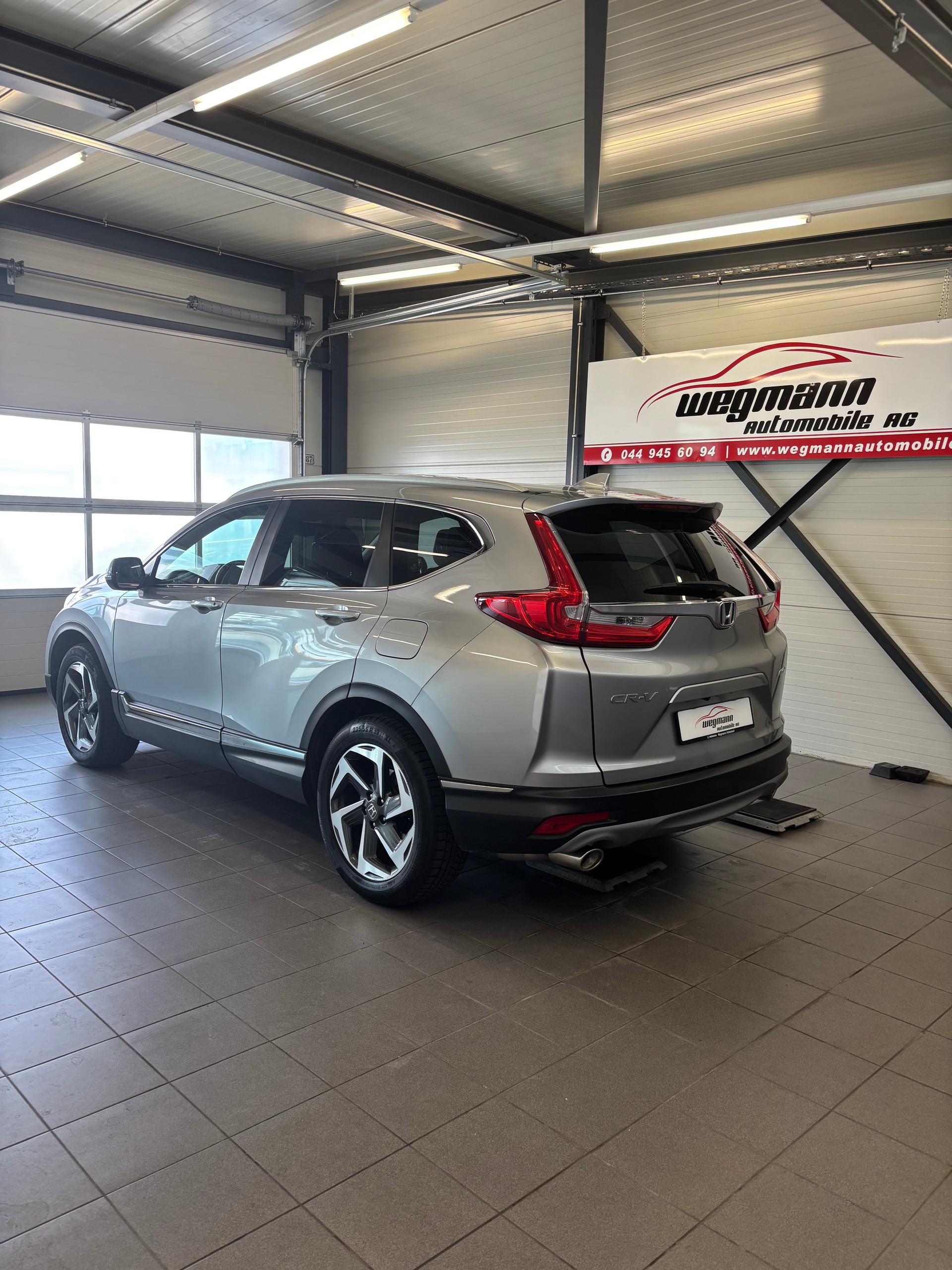 HONDA CR-V 1.5 i-VTEC Executive 4WD Automatic-image-5