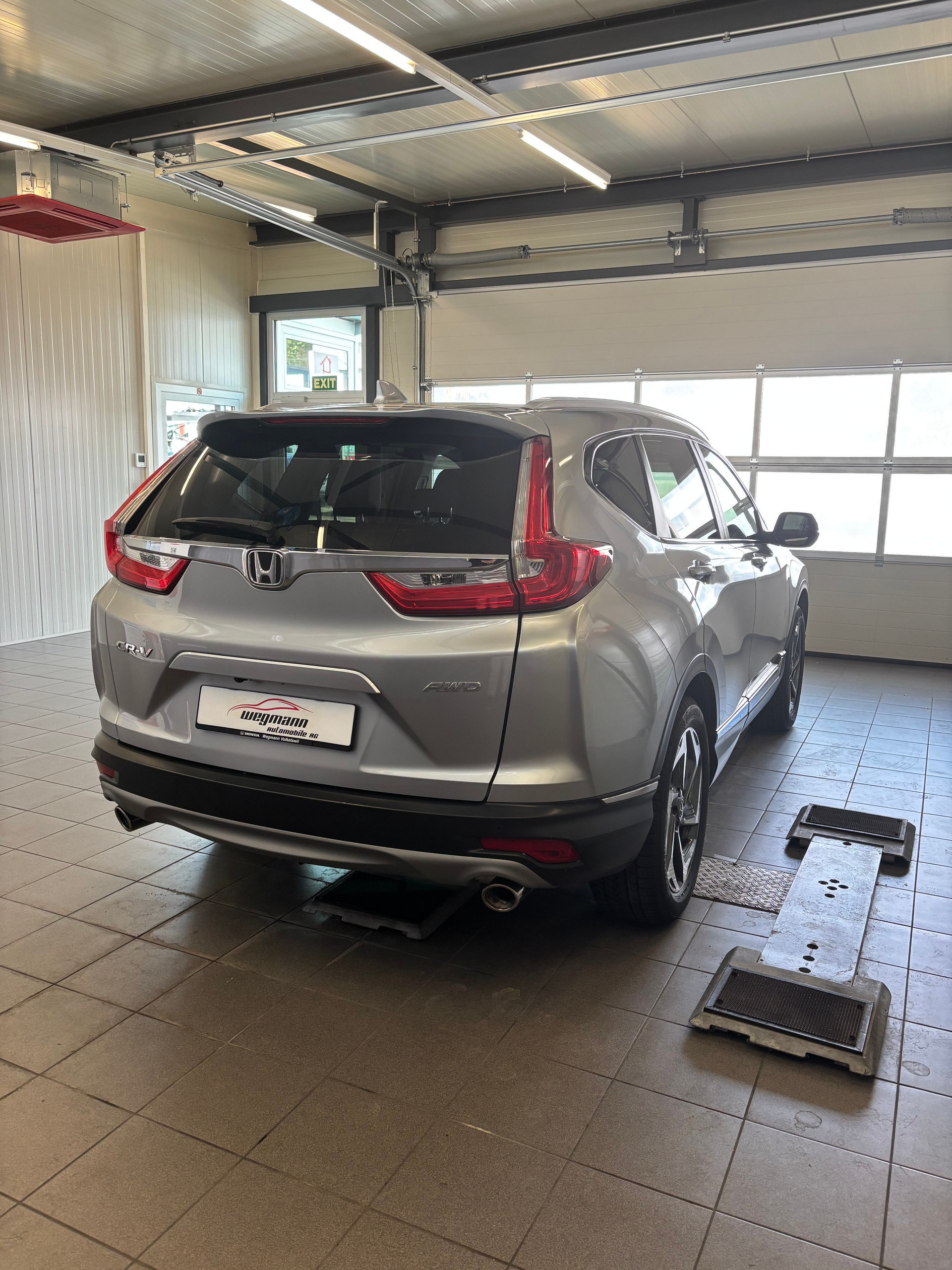 HONDA CR-V 1.5 i-VTEC Executive 4WD Automatic-showroom-element-3