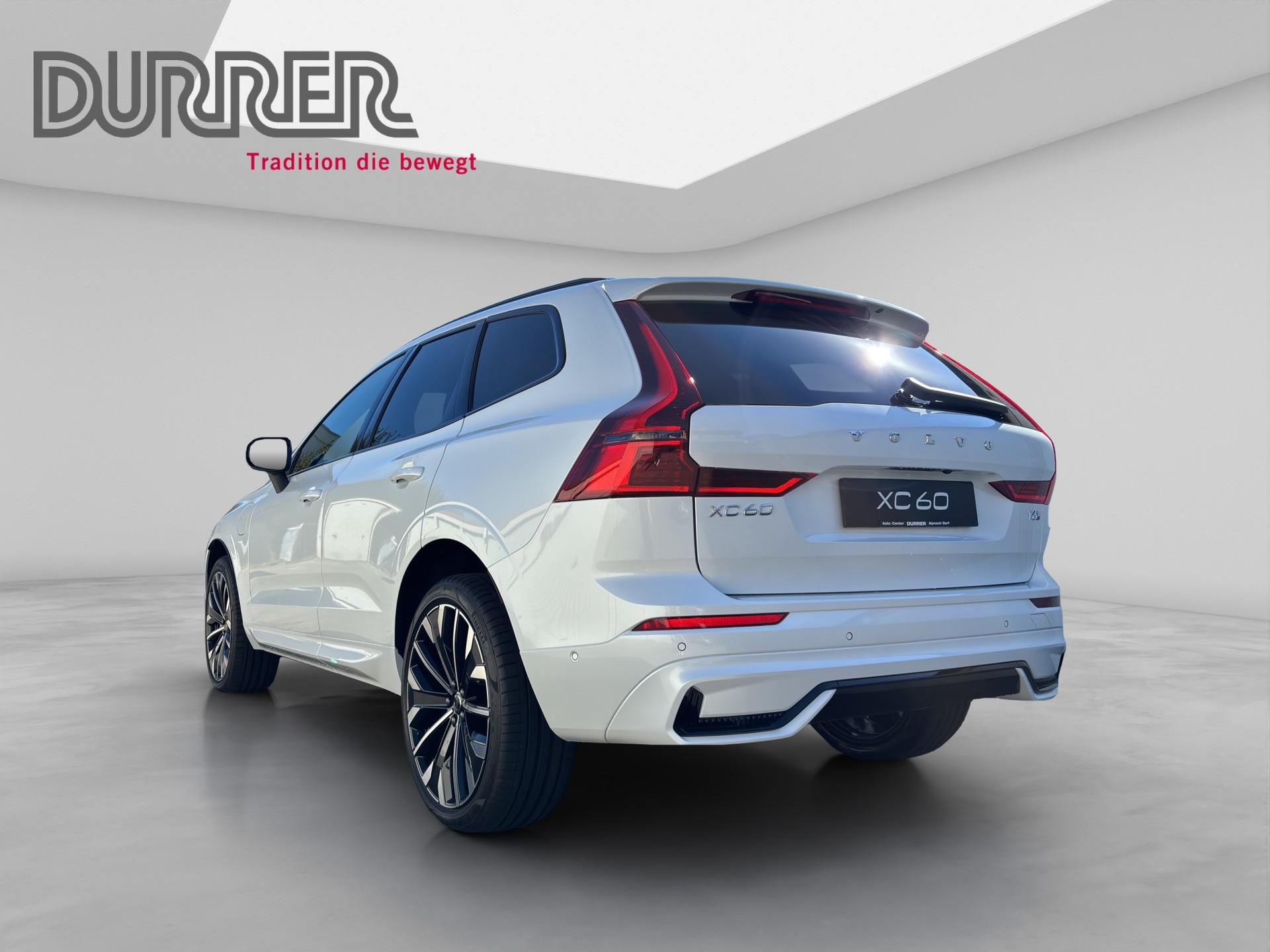 VOLVO XC60 2.0 T6 TE Ultra Dark eAWD-showroom-element-2