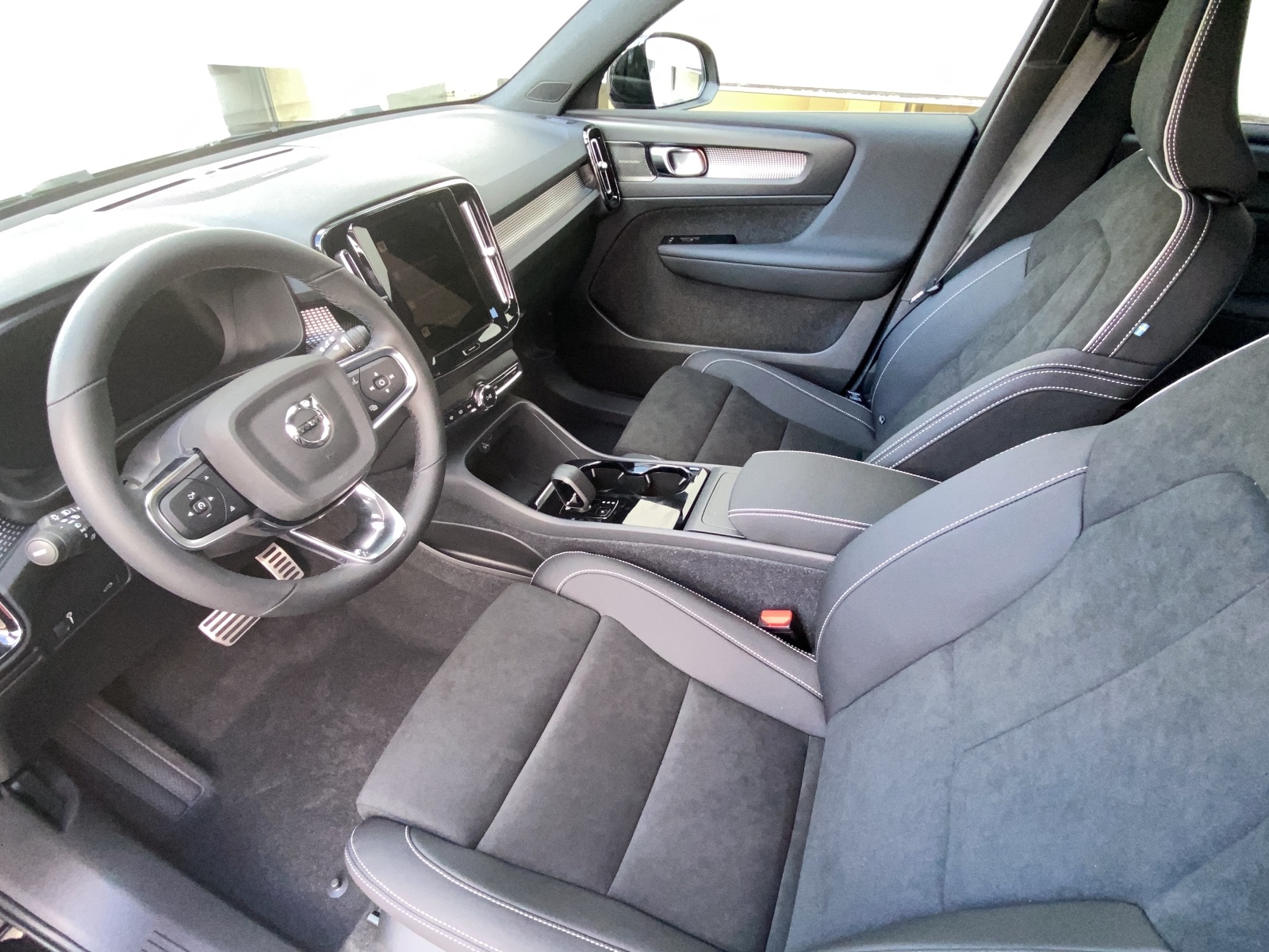 VOLVO XC40 P6 Ultimate-image-4