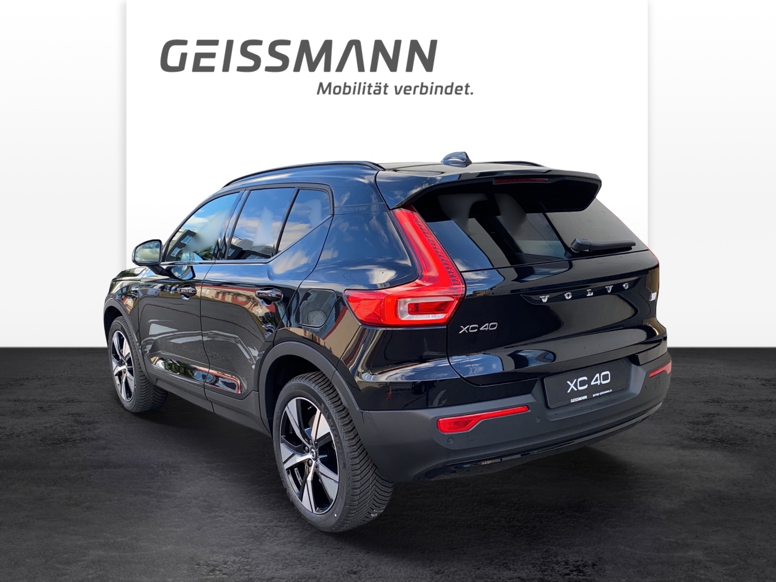 VOLVO XC40 P6 Ultimate-showroom-element-2