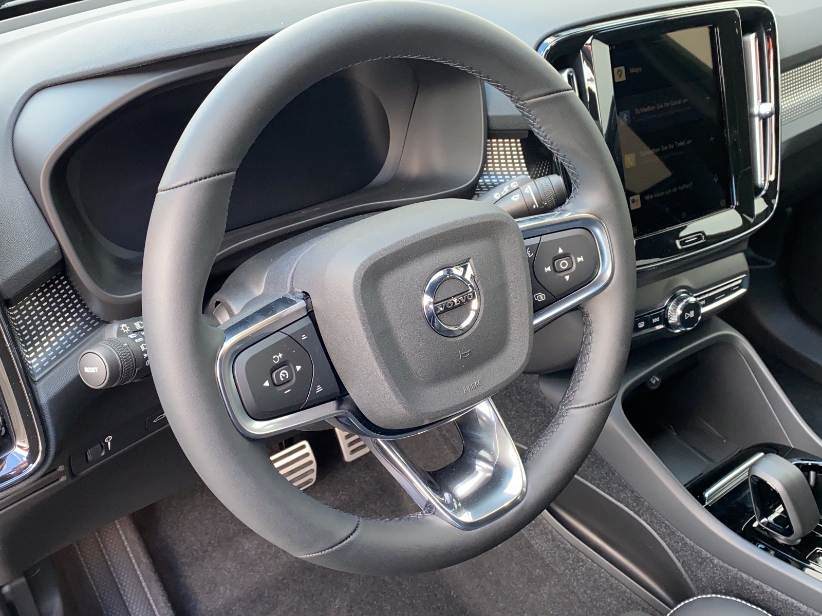 VOLVO XC40 P6 Ultimate-showroom-element-3