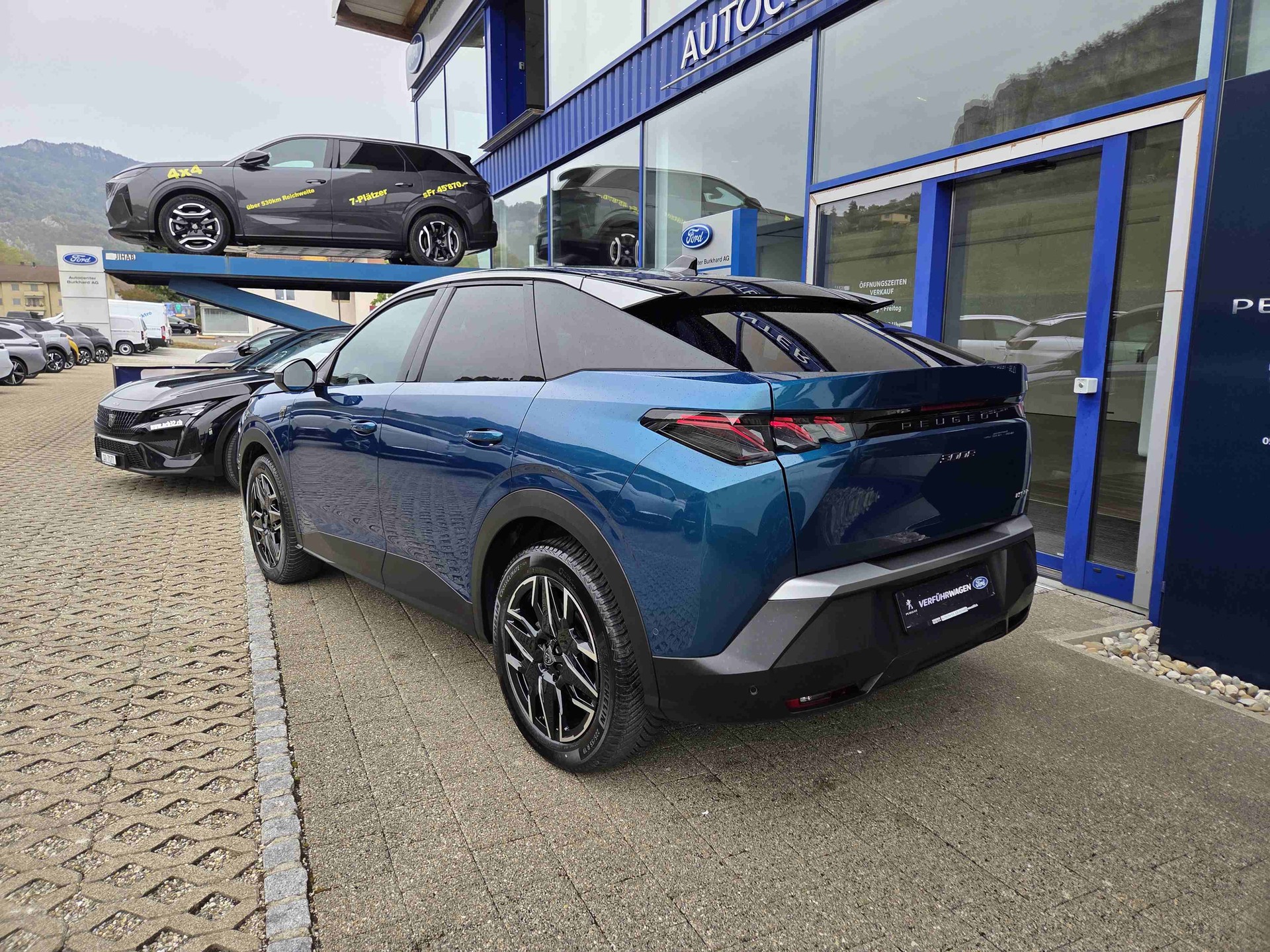 PEUGEOT 3008 1.2 Hybrid GT-showroom-element-2