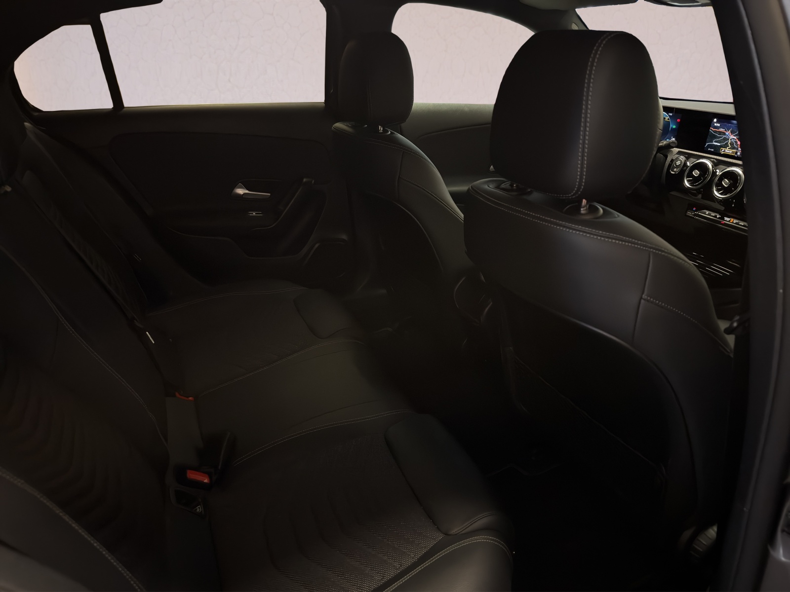 MERCEDES-BENZ A 180 d Style 8G-DCT-image-17