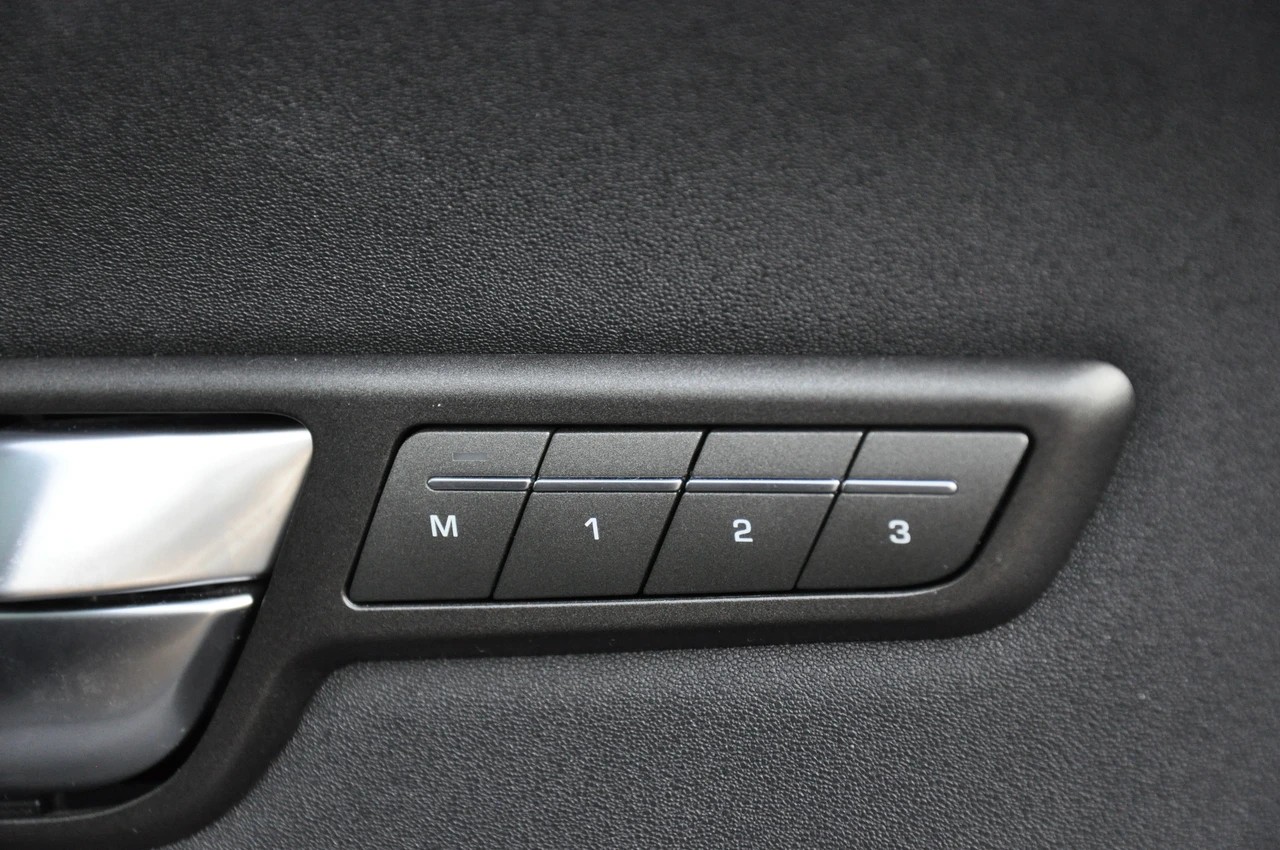 LAND ROVER Range Rover Evoque 2.0 Si4 SE Dynamic AT9-image-11