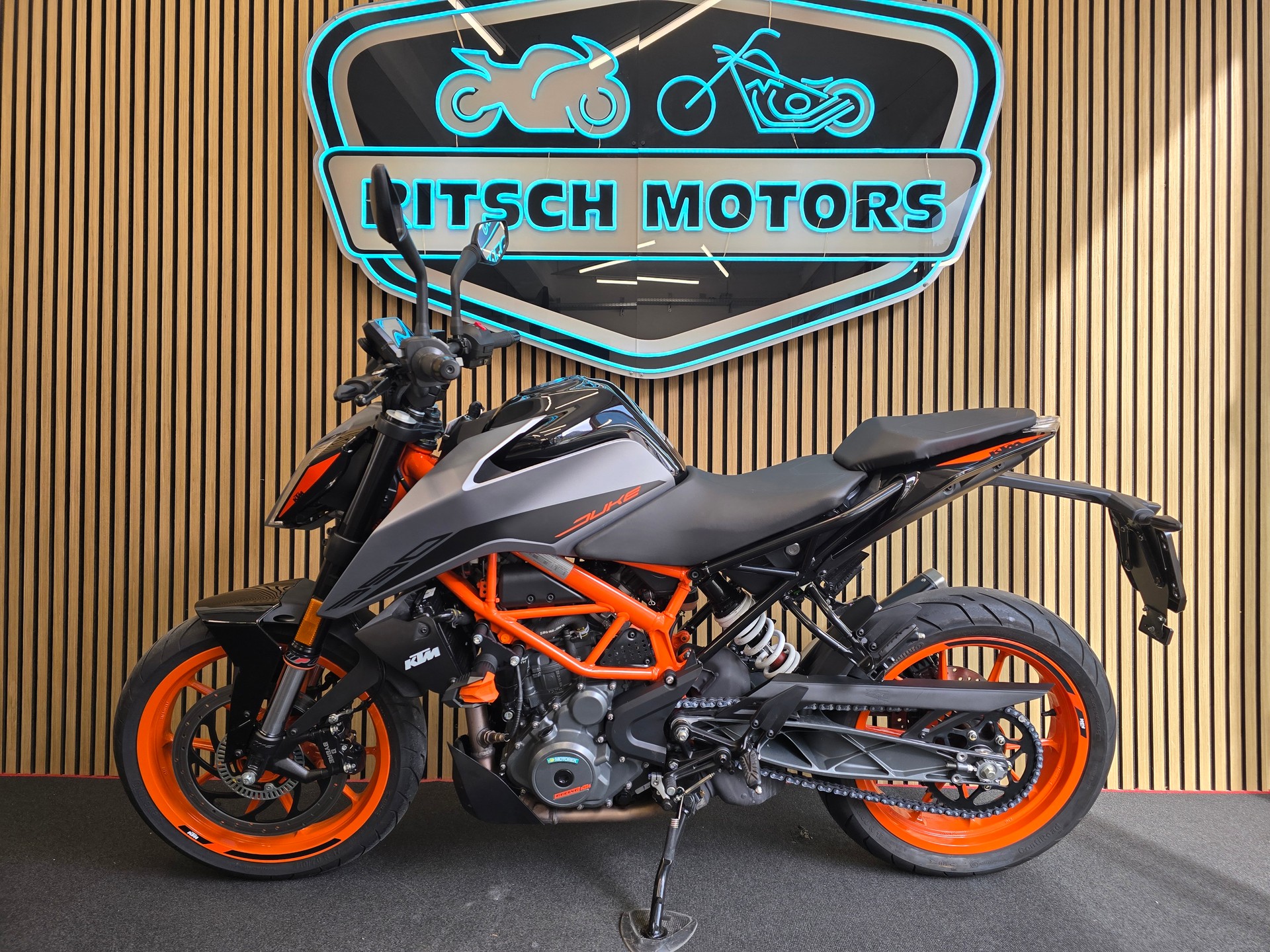 KTM 390 Duke-image-3