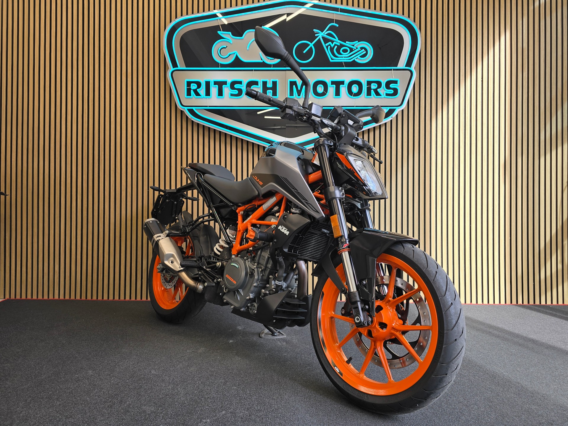 KTM 390 Duke-image-1