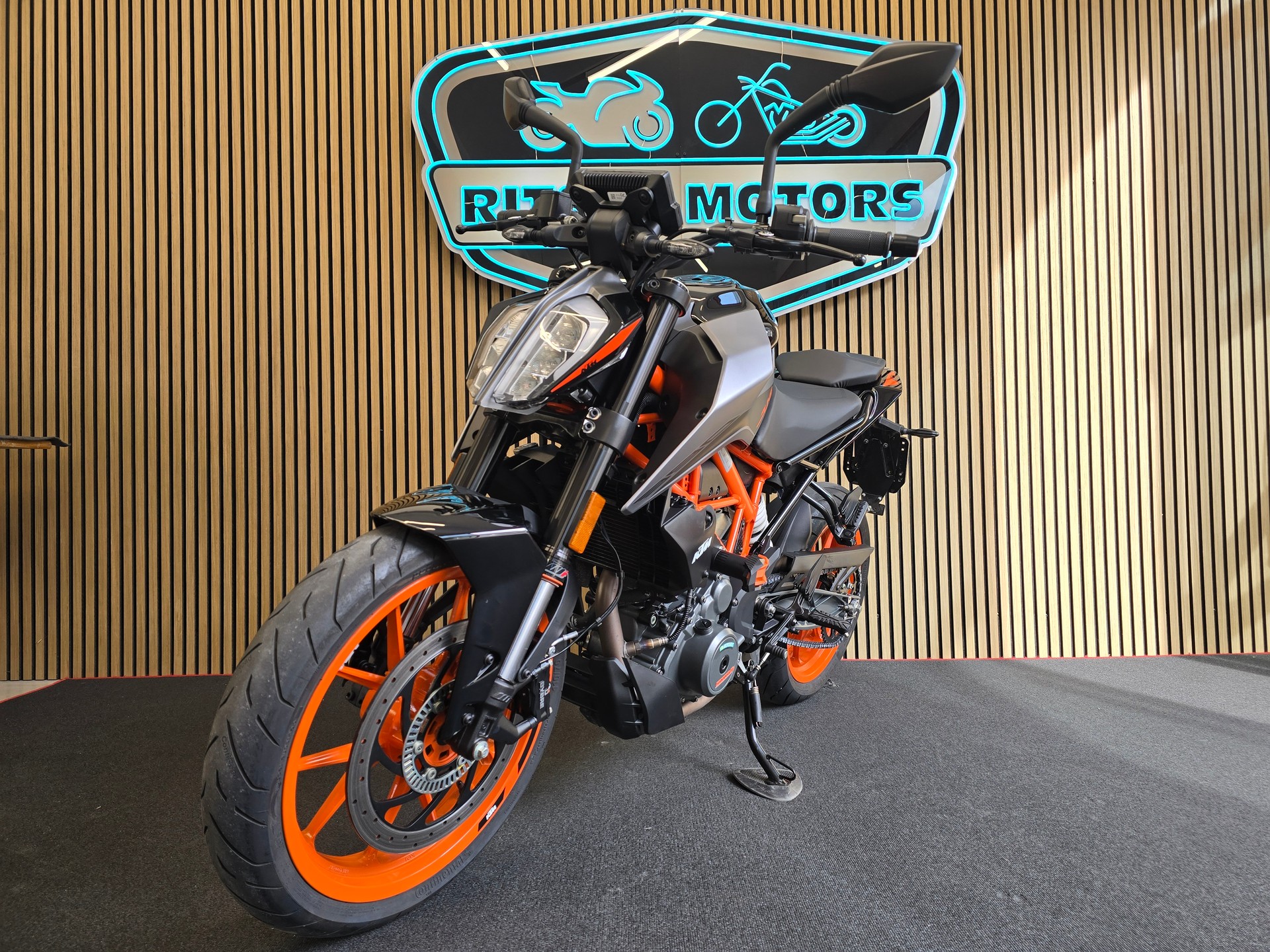 KTM 390 Duke-image-2