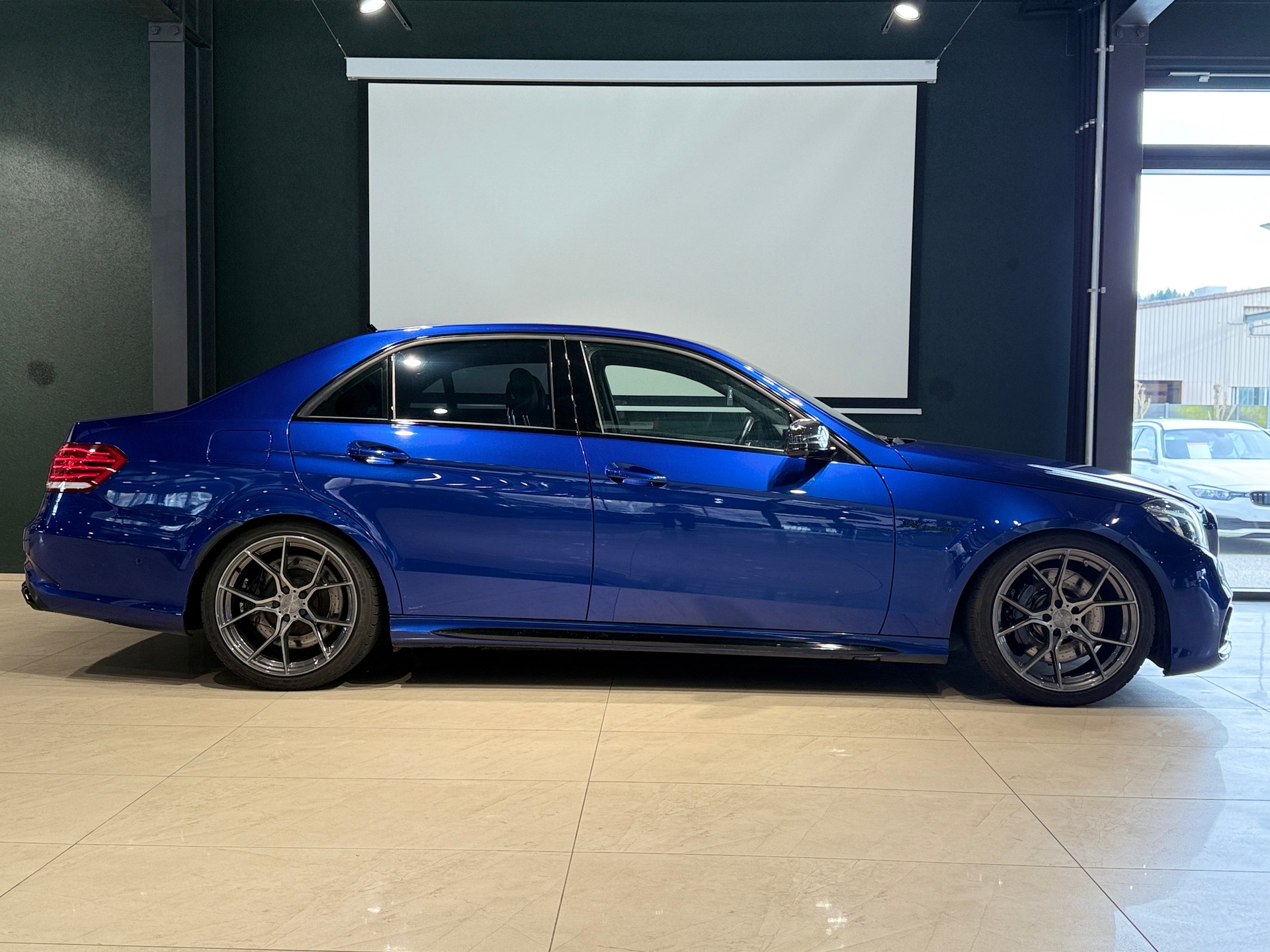 MERCEDES-BENZ E 63 AMG Speedshift-showroom-element-3