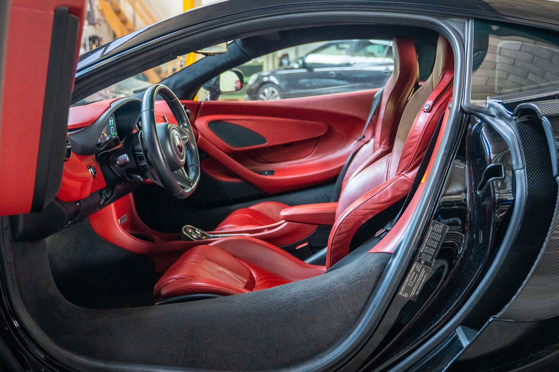 McLAREN 570S Coupé 3.8 V8 SSG-image-12