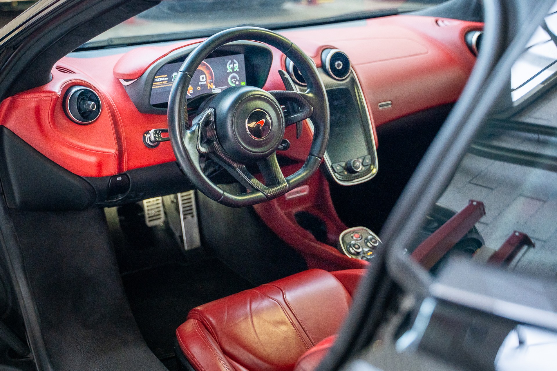 McLAREN 570S Coupé 3.8 V8 SSG-image-11