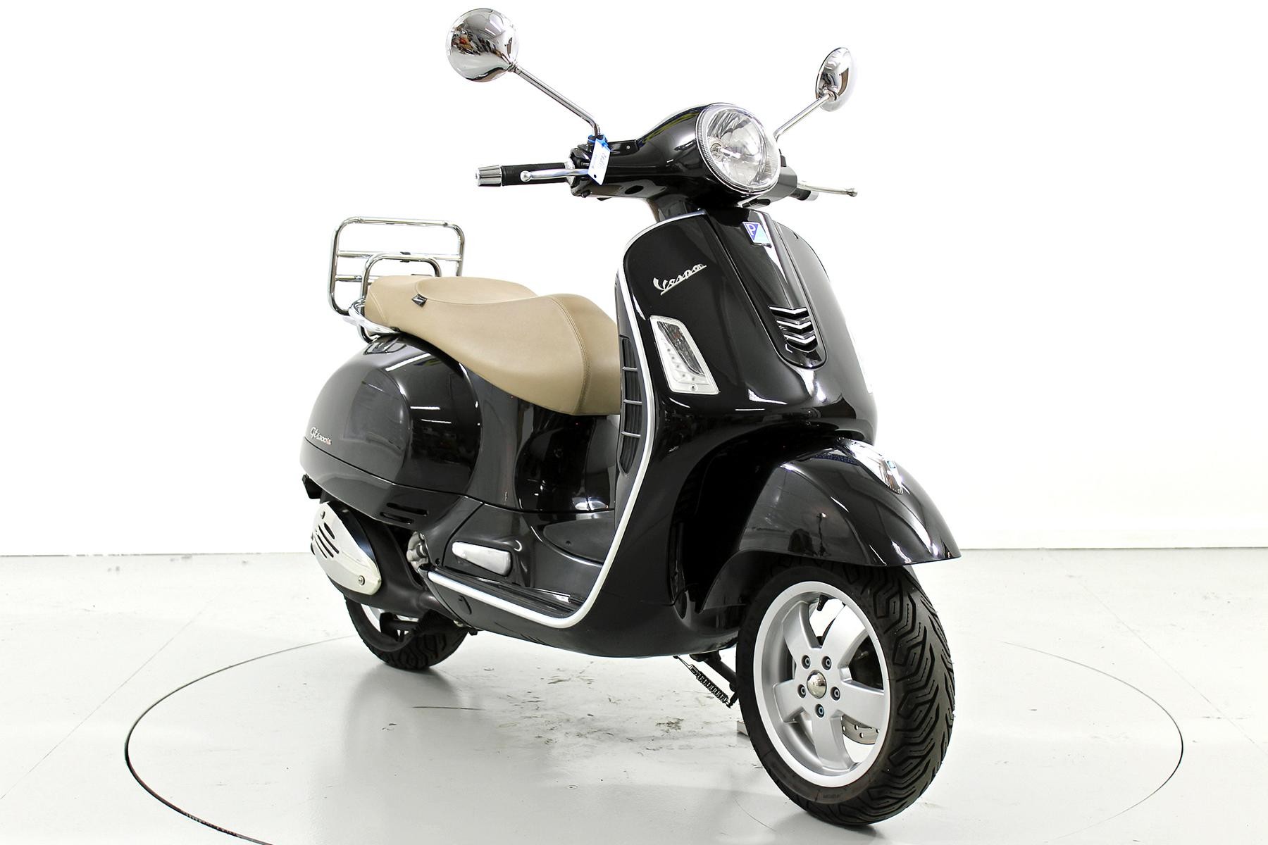 PIAGGIO Vespa GTS 300 ABS-image-1