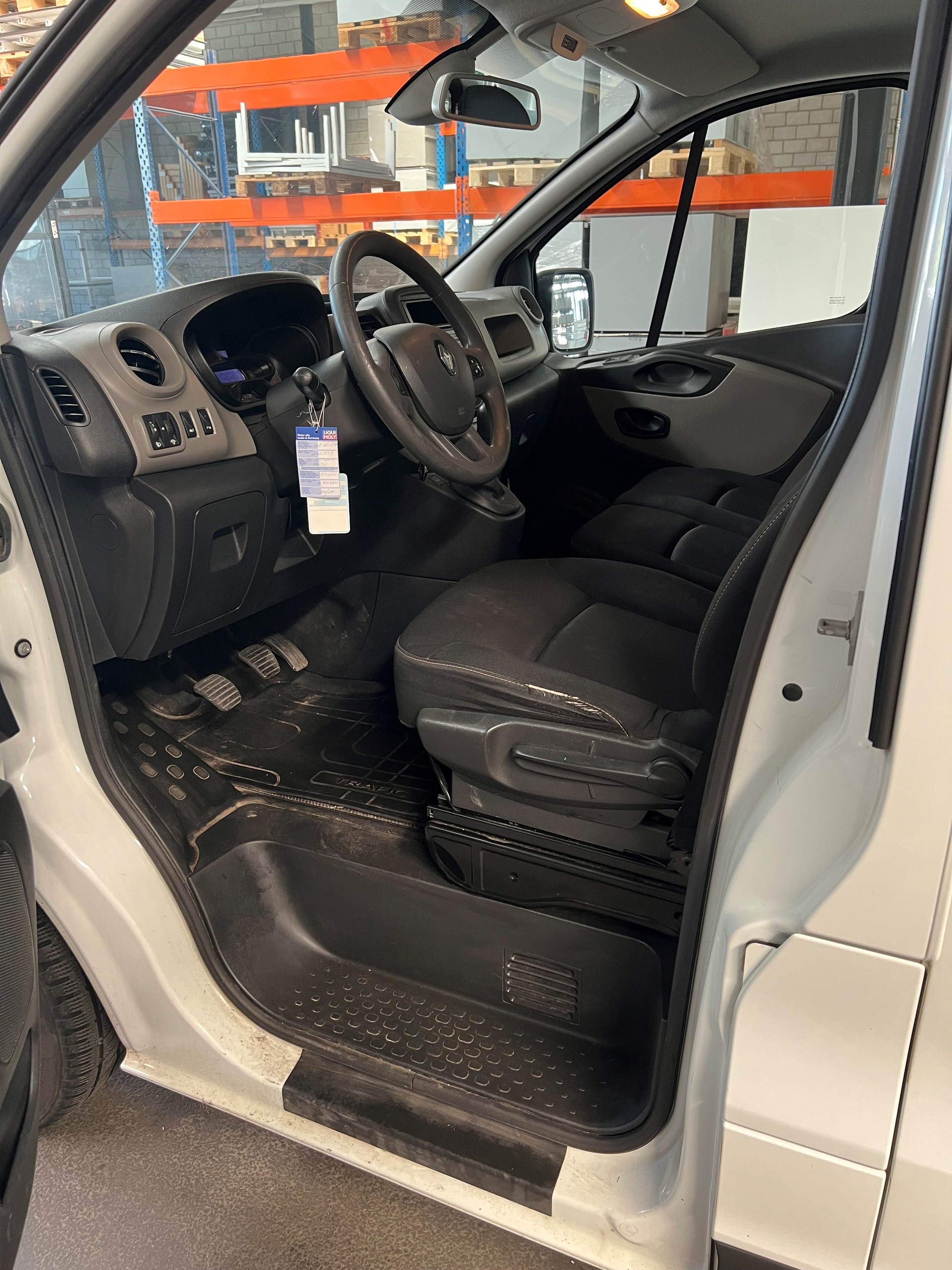 RENAULT Trafic dCi120-image-8
