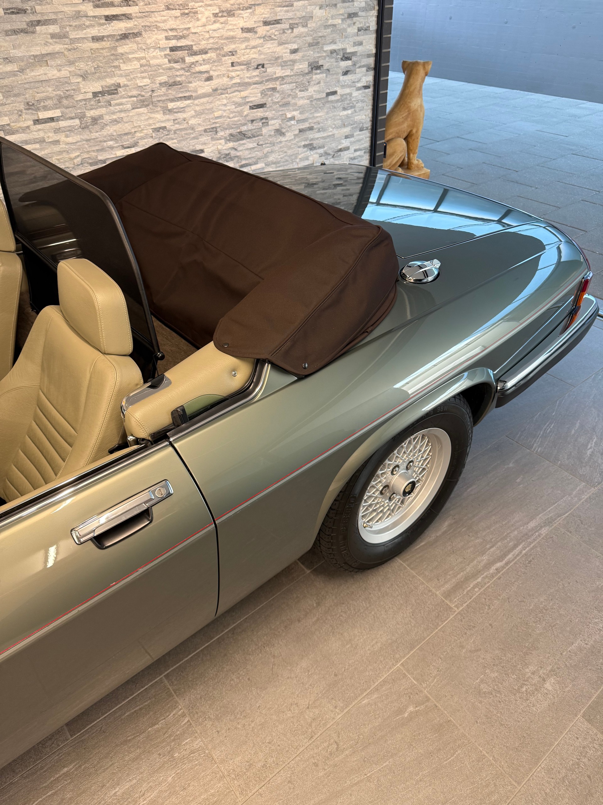 JAGUAR XJS 5.3 V12 Convertible-image-13