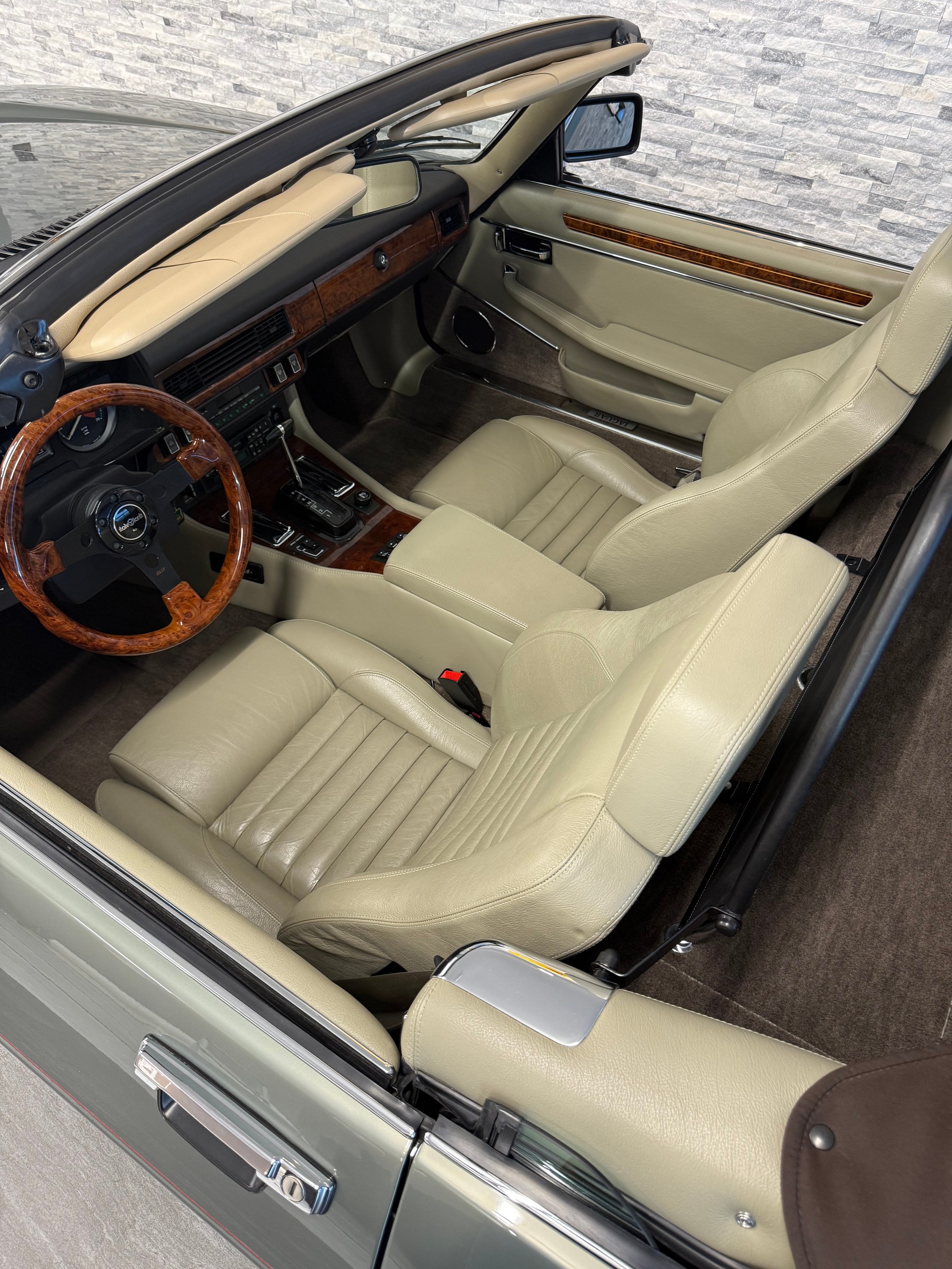 JAGUAR XJS 5.3 V12 Convertible-image-17