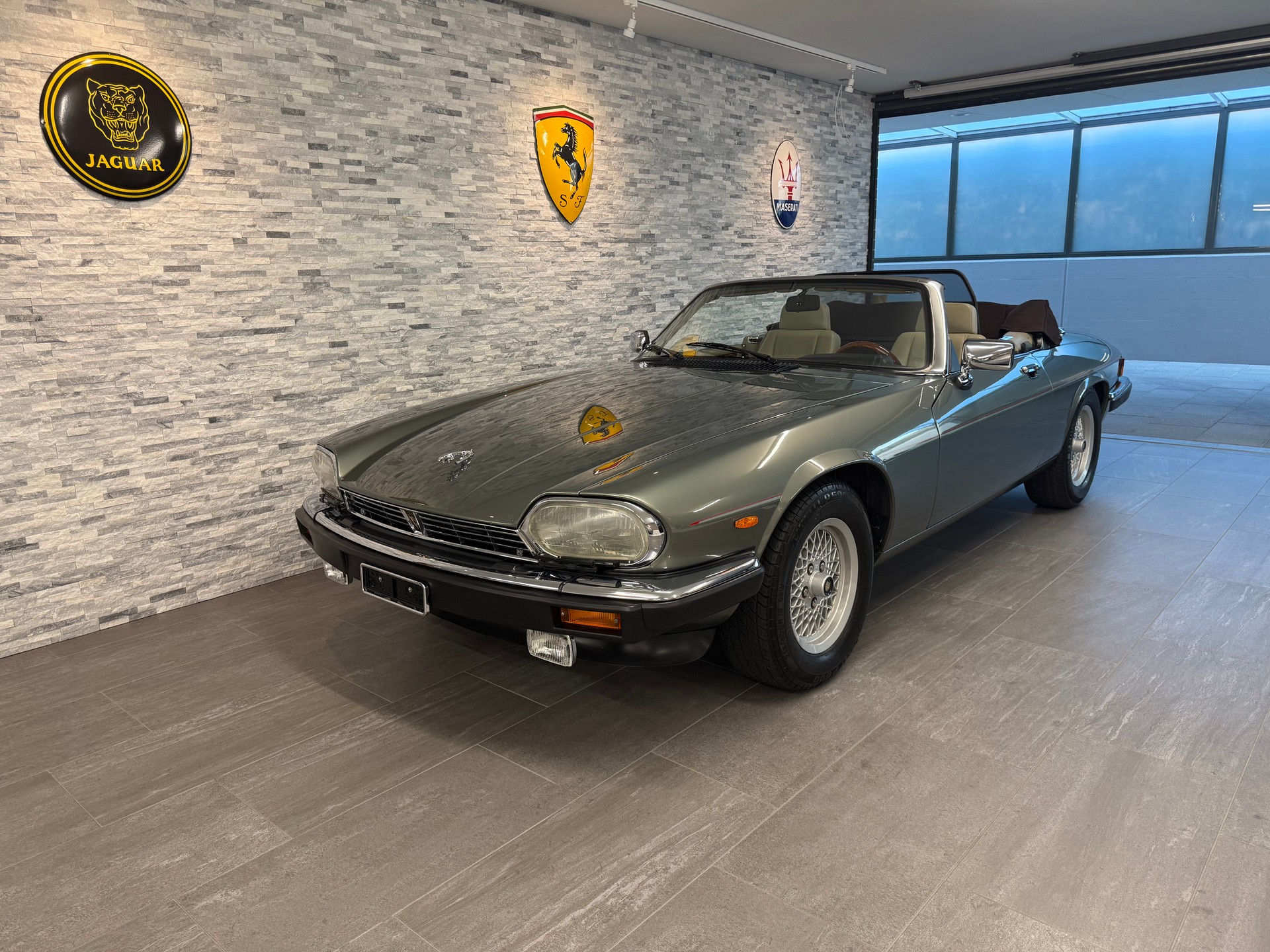 JAGUAR XJS 5.3 V12 Convertible-image-6