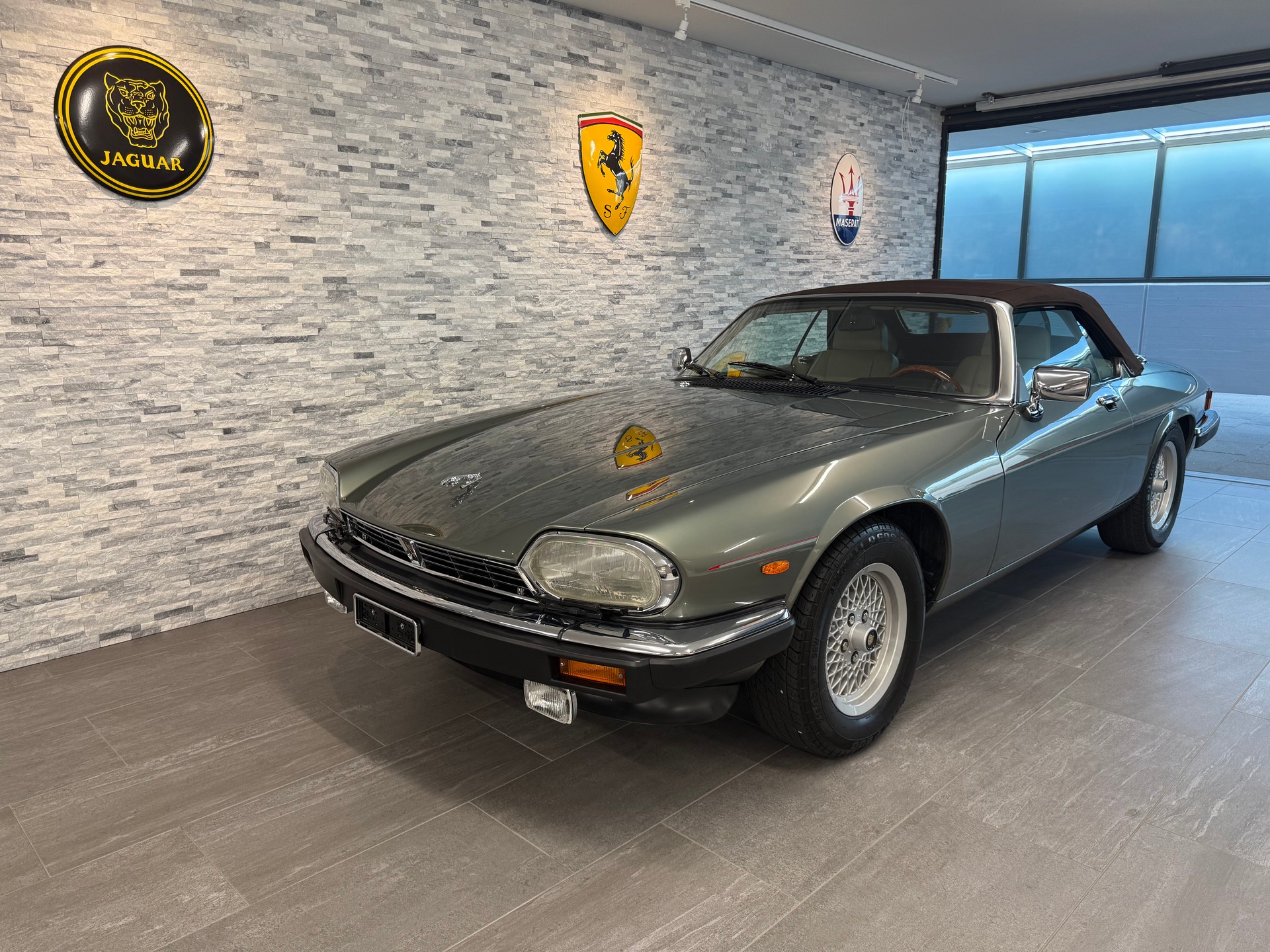 JAGUAR XJS 5.3 V12 Convertible-image-1