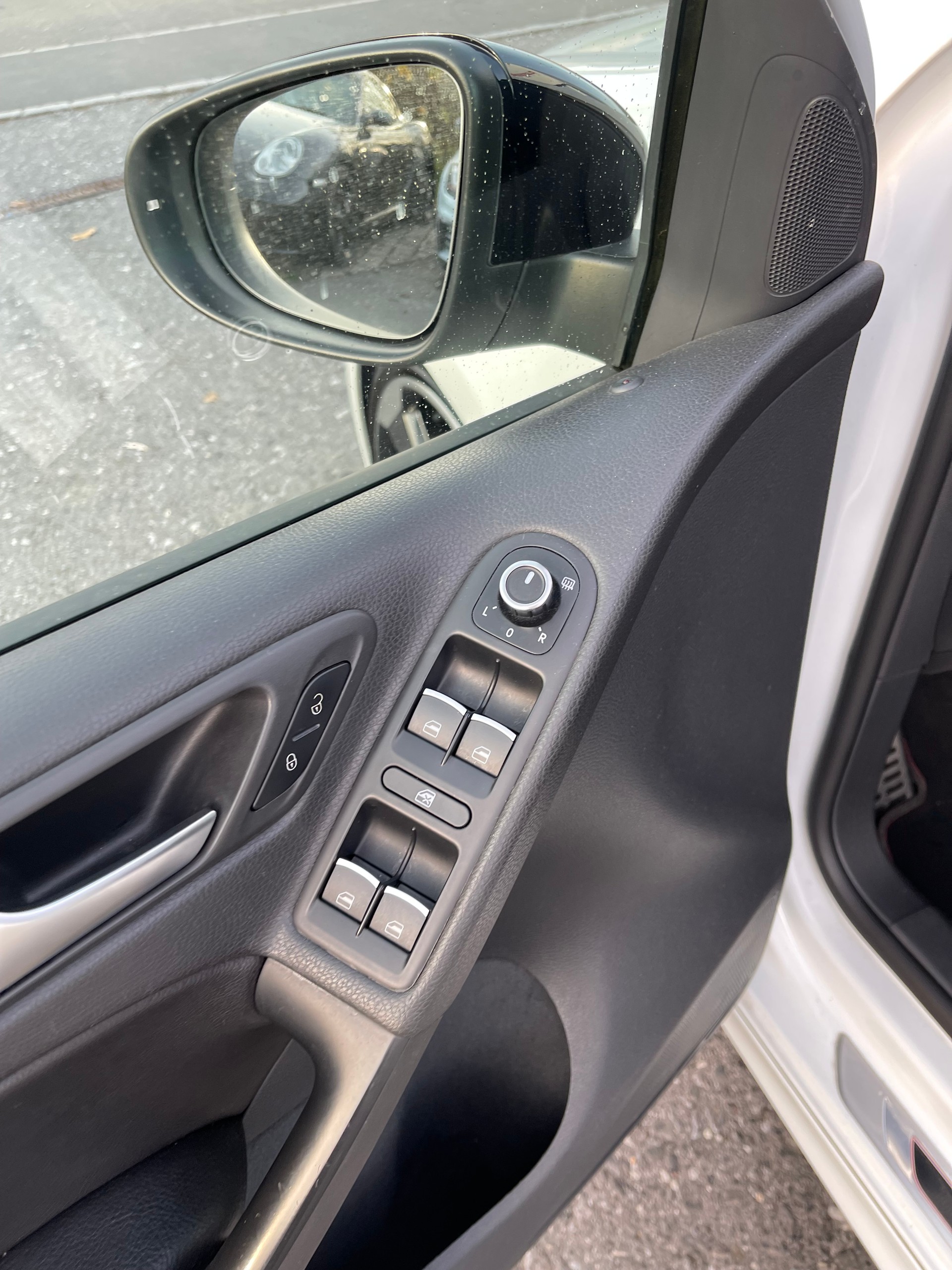 VW Golf 2.0 TSI GTI Edition 35 DSG-image-9