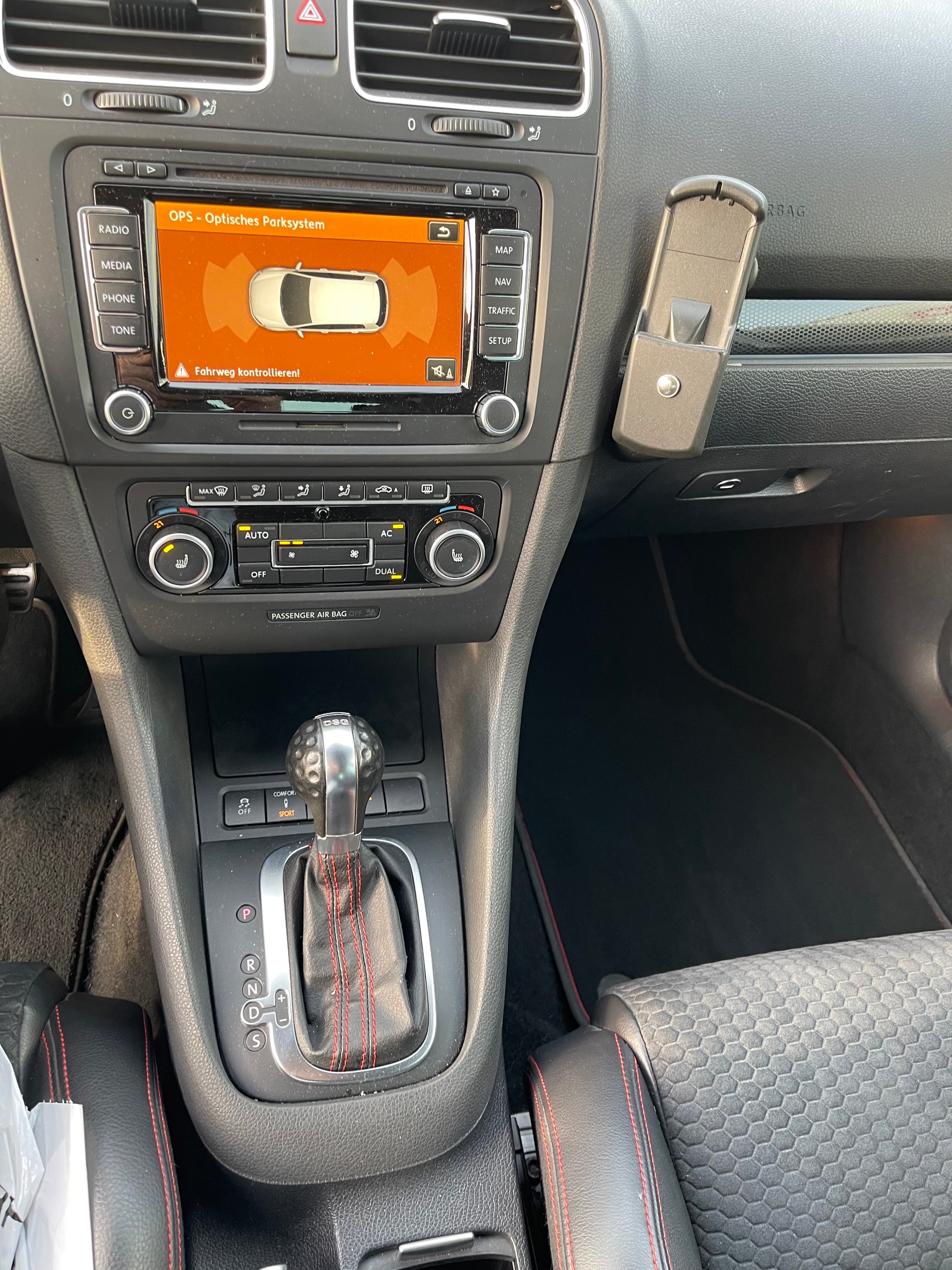VW Golf 2.0 TSI GTI Edition 35 DSG-image-12